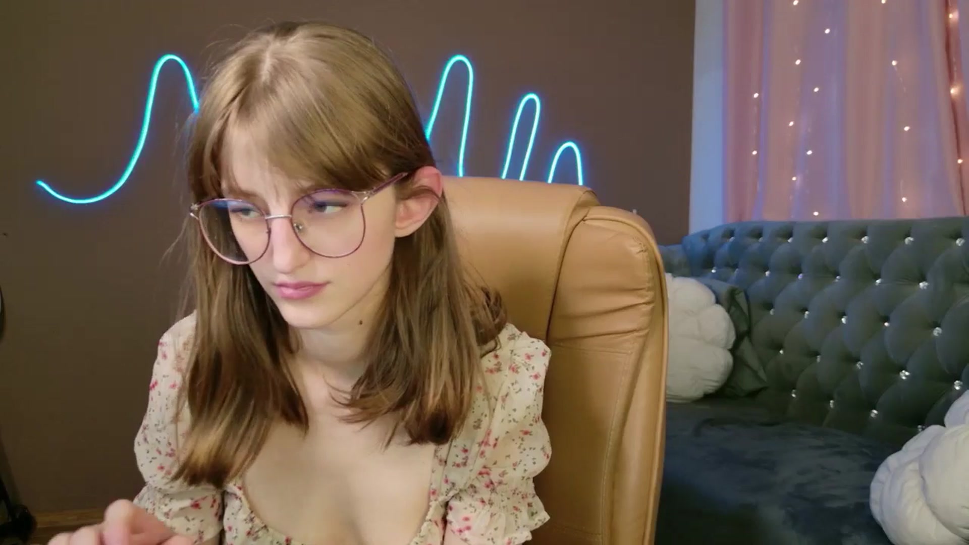 Gallery image thumbnail from EmyLure's myfreecams stream on, 10/25/2025, 18:17 image 11 of 20