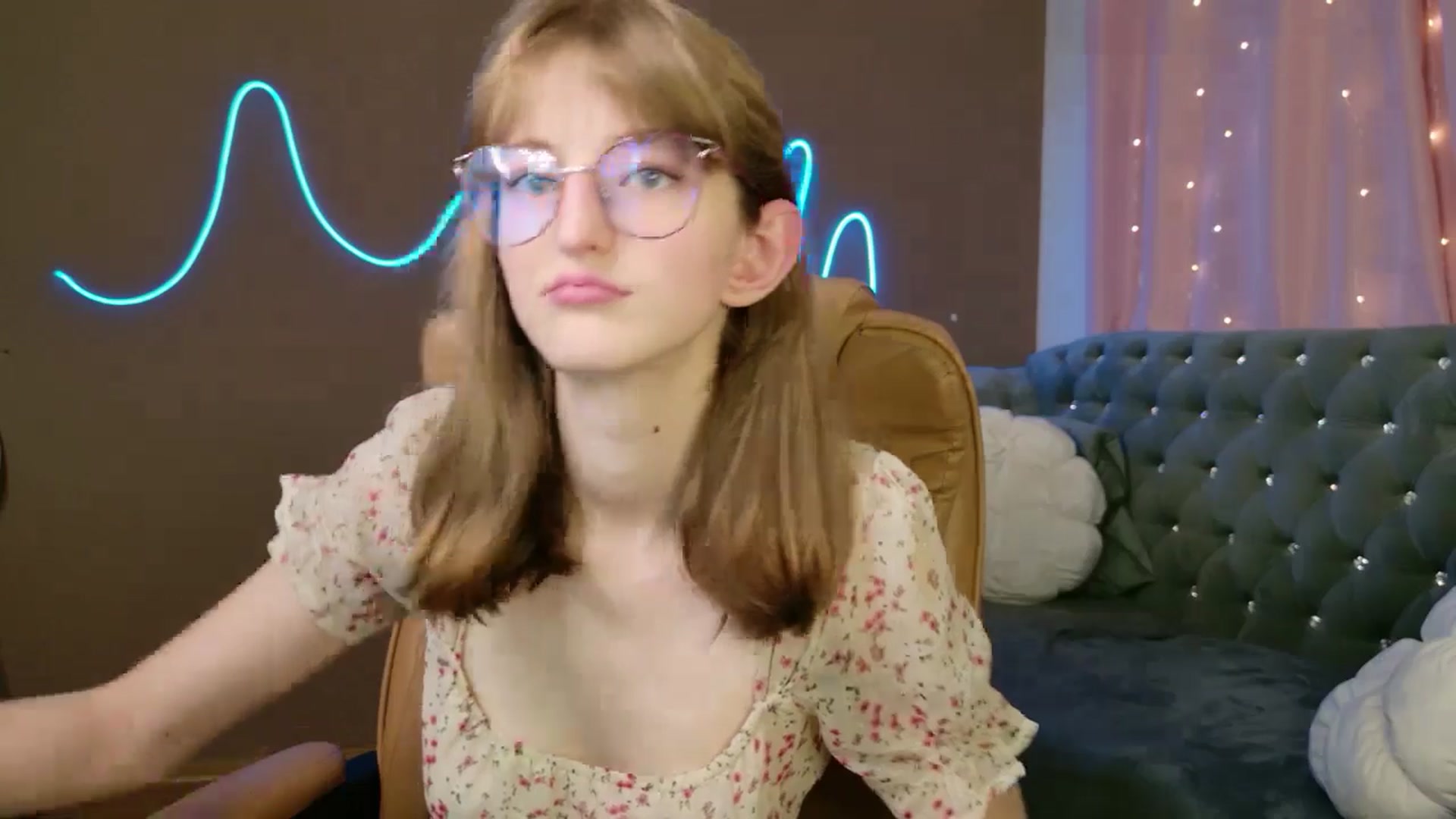 Gallery image thumbnail from EmyLure's myfreecams stream on, 10/25/2025, 18:17 image 5 of 20