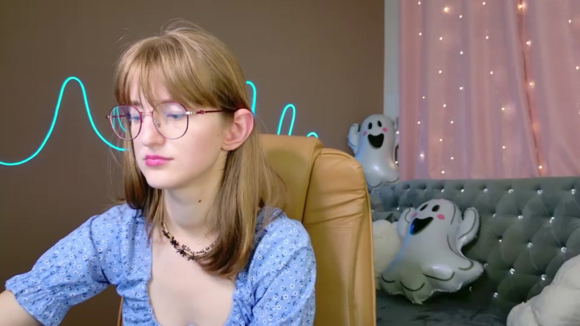 Gallery image thumbnail from EmyLure's myfreecams stream on, 11/01/2025, 20:03 image 9 of 20