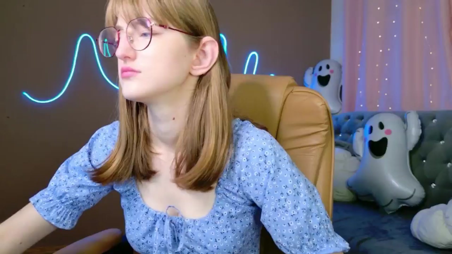 Gallery image thumbnail from EmyLure's myfreecams stream on, 11/02/2025, 16:54 image 20 of 20
