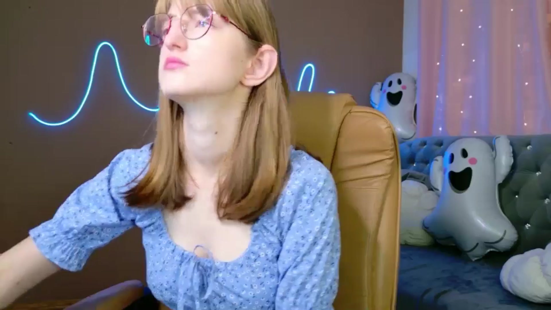 Gallery image thumbnail from EmyLure's myfreecams stream on, 11/02/2025, 16:54 image 19 of 20