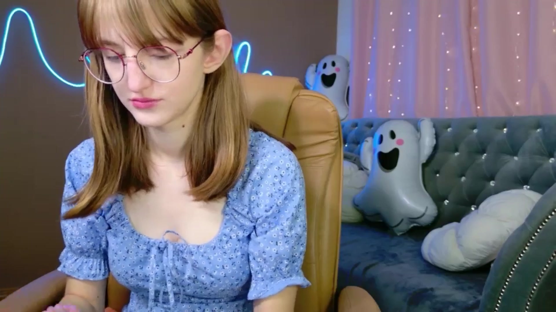Gallery image thumbnail from EmyLure's myfreecams stream on, 11/02/2025, 16:54 image 11 of 20