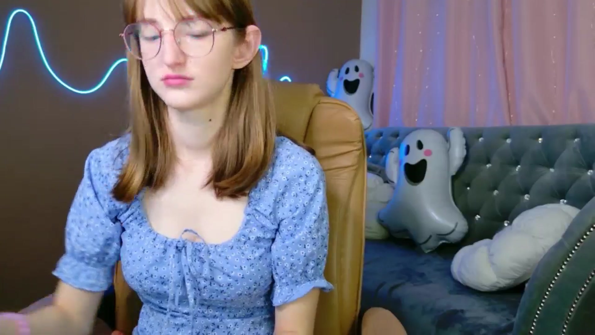 Gallery image thumbnail from EmyLure's myfreecams stream on, 11/02/2025, 16:54 image 12 of 20