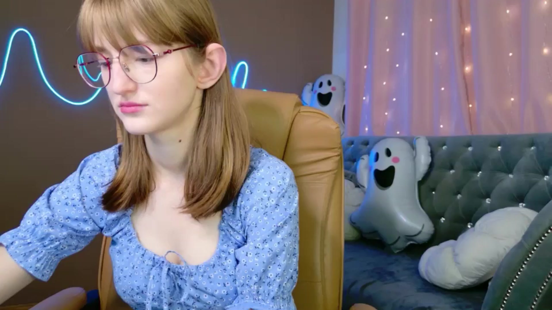Gallery image thumbnail from EmyLure's myfreecams stream on, 11/02/2025, 16:54 image 3 of 20