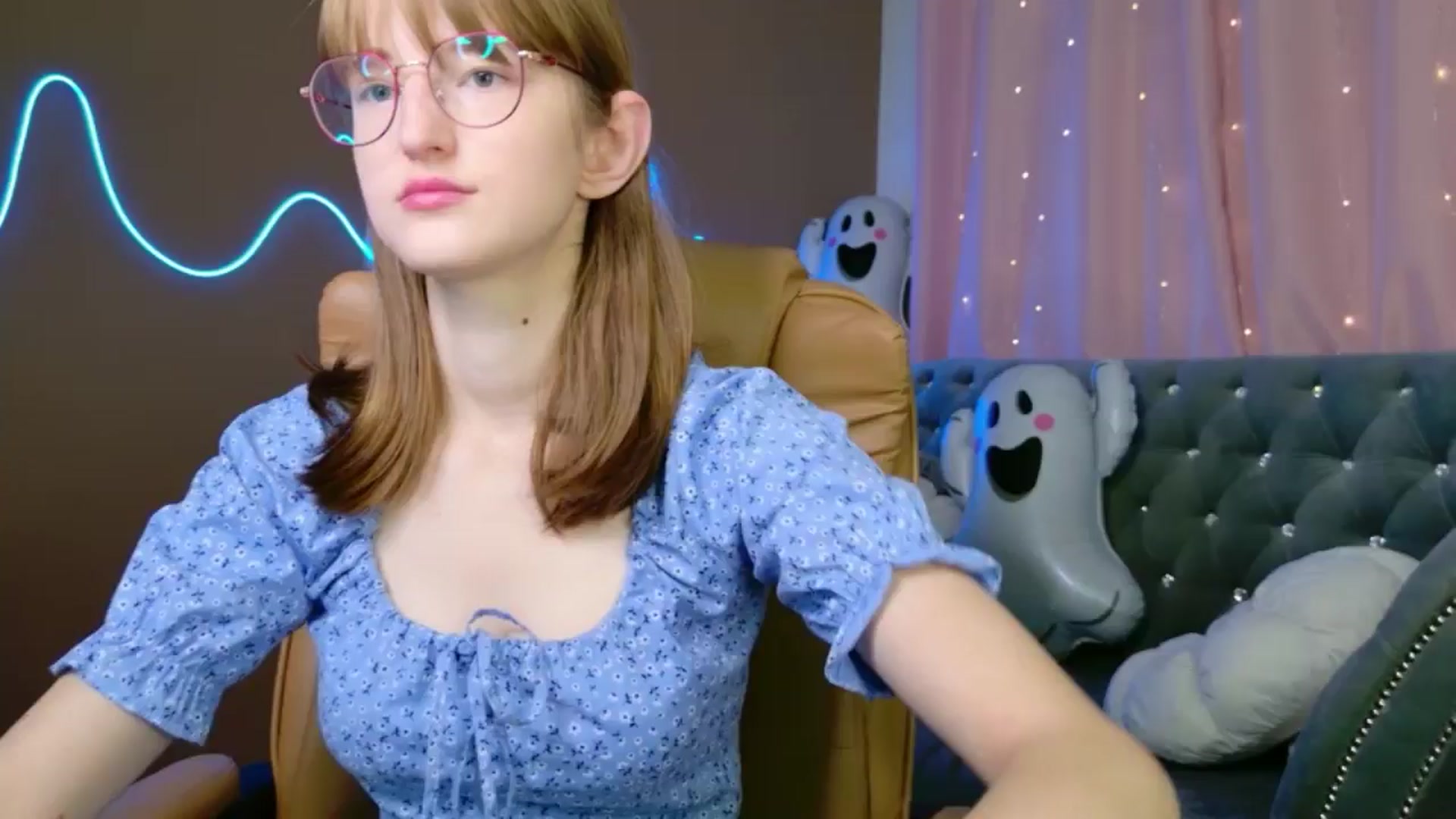 Gallery image thumbnail from EmyLure's myfreecams stream on, 11/02/2025, 16:54 image 1 of 20