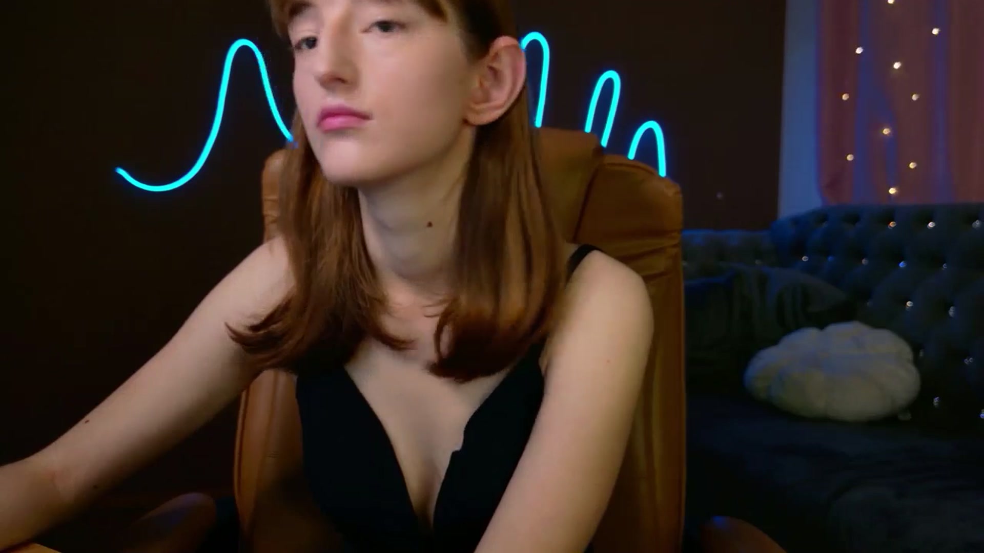 Gallery image thumbnail from EmyLure's myfreecams stream on, 11/16/2025, 18:02 image 14 of 20