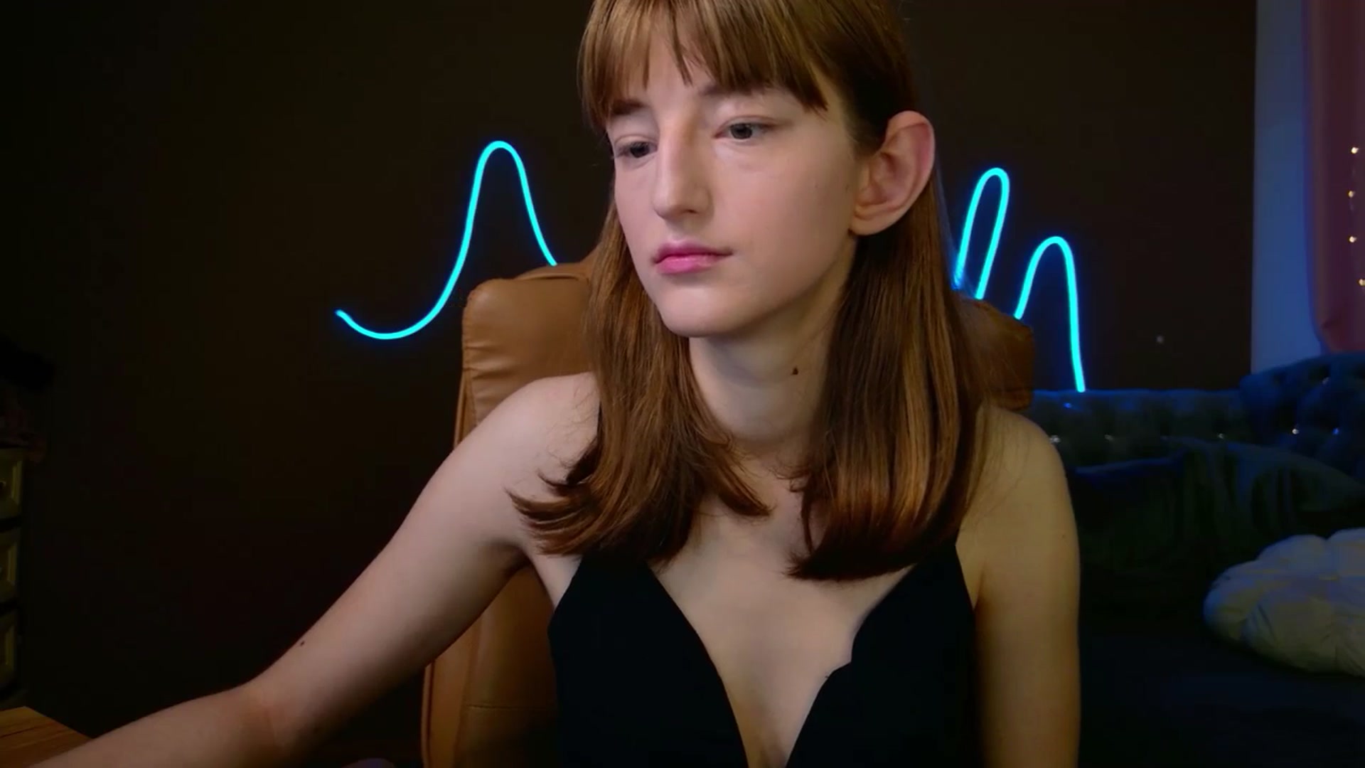 Gallery image thumbnail from EmyLure's myfreecams stream on, 11/16/2025, 18:02 image 11 of 20