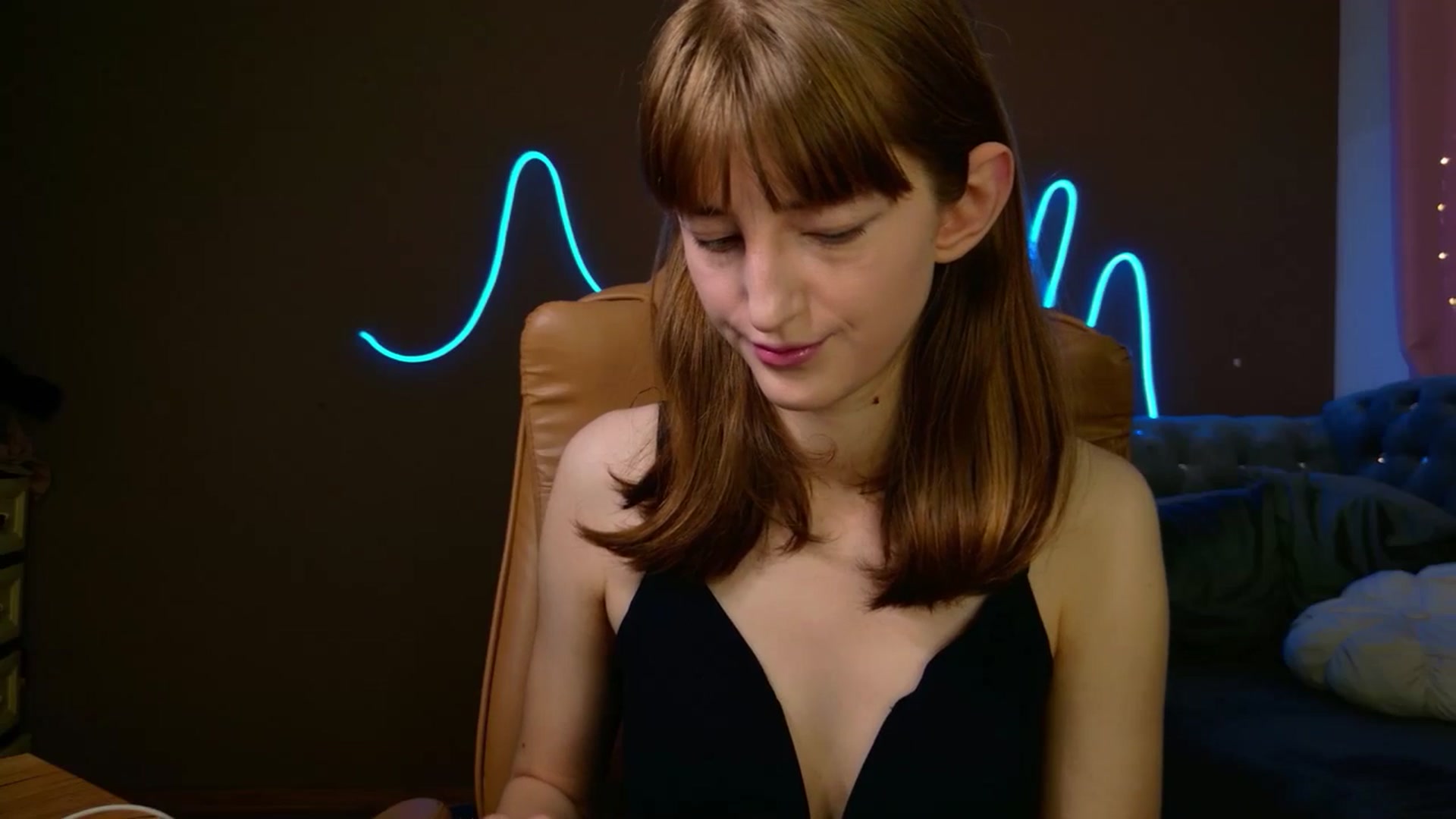Gallery image thumbnail from EmyLure's myfreecams stream on, 11/16/2025, 18:02 image 9 of 20