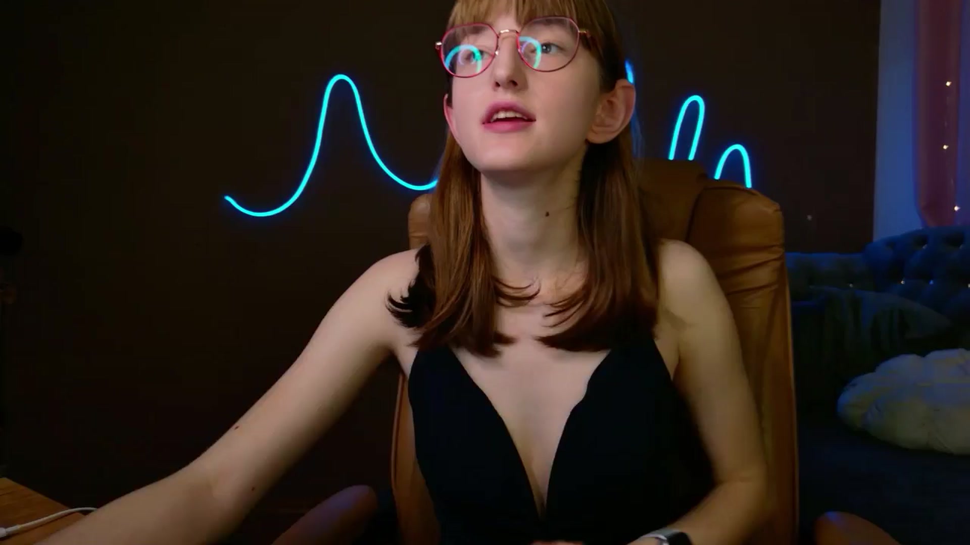 Gallery image thumbnail from EmyLure's myfreecams stream on, 11/16/2025, 19:41 image 1 of 20