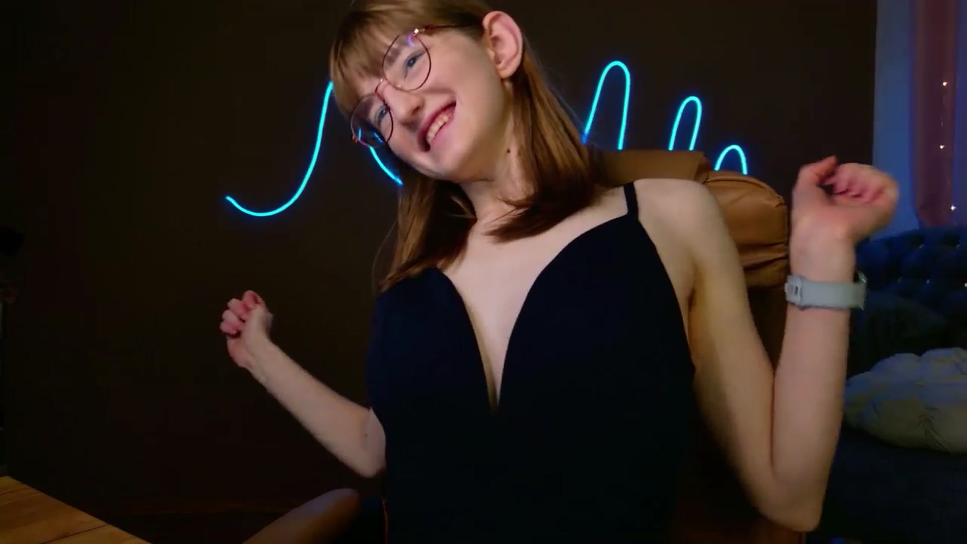 Gallery image thumbnail from EmyLure's myfreecams stream on, 11/16/2025, 19:41 image 12 of 20