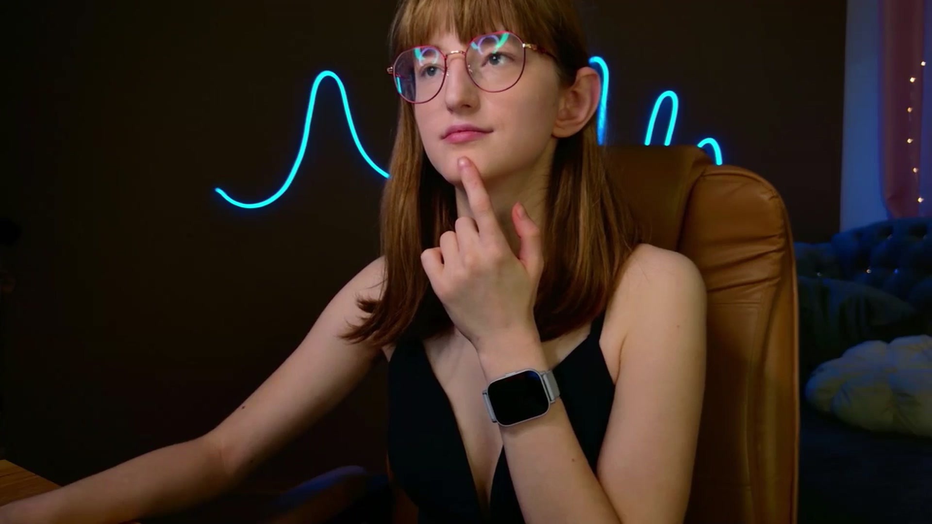 Gallery image thumbnail from EmyLure's myfreecams stream on, 11/16/2025, 19:41 image 6 of 20