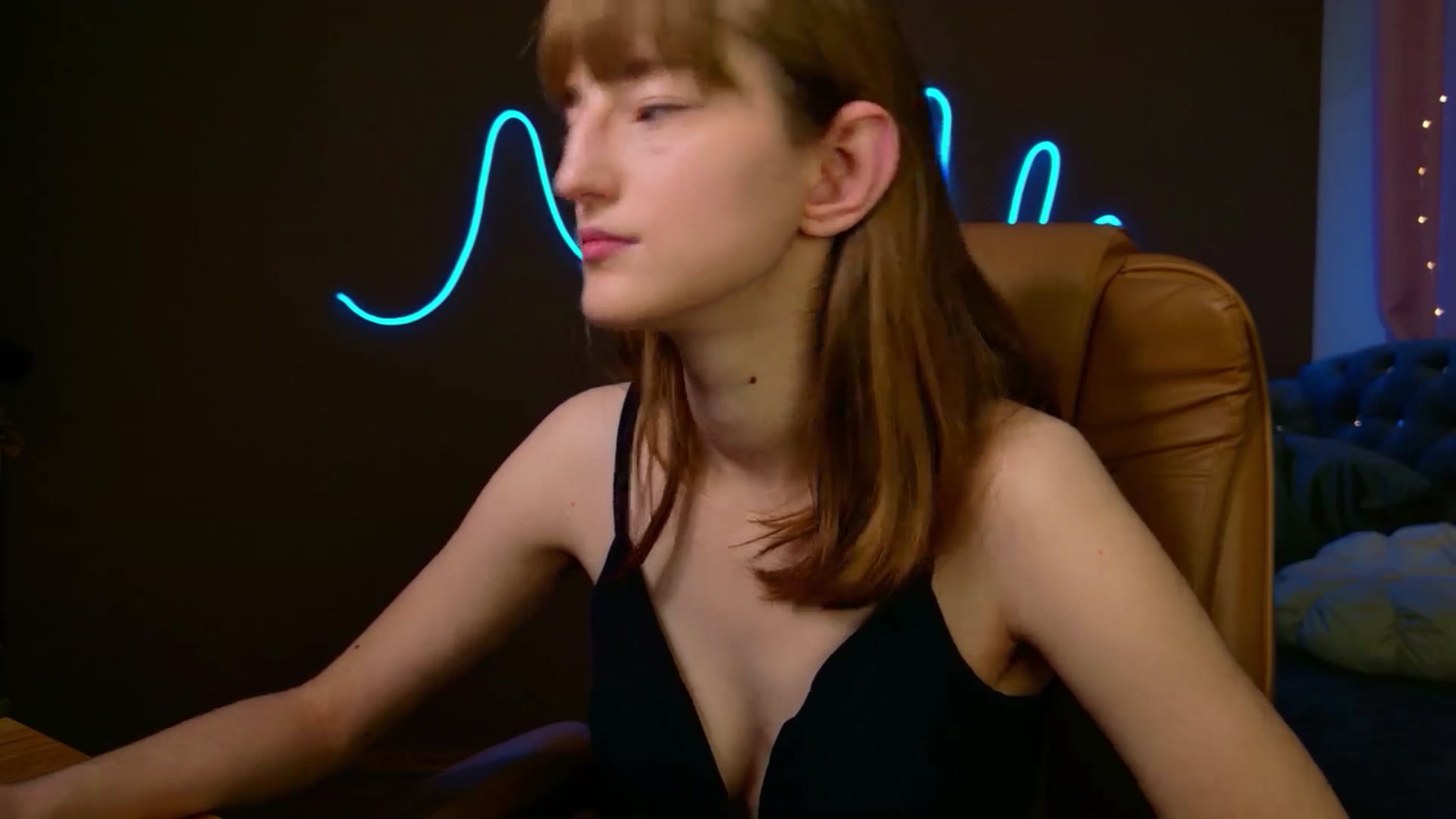 Gallery image thumbnail from EmyLure's myfreecams stream on, 11/16/2025, 19:41 image 13 of 20