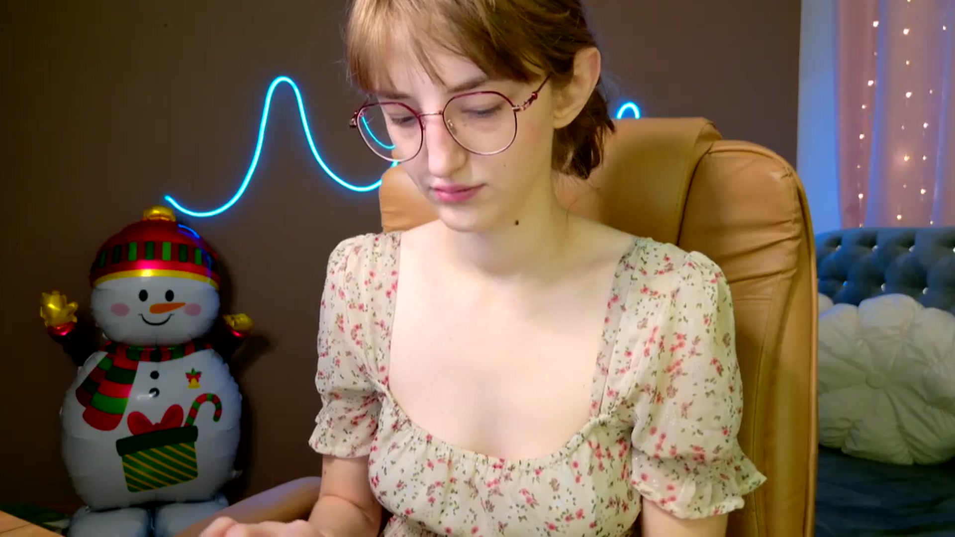 Gallery image thumbnail from EmyLure's myfreecams stream on, 11/27/2025, 20:07 image 17 of 20
