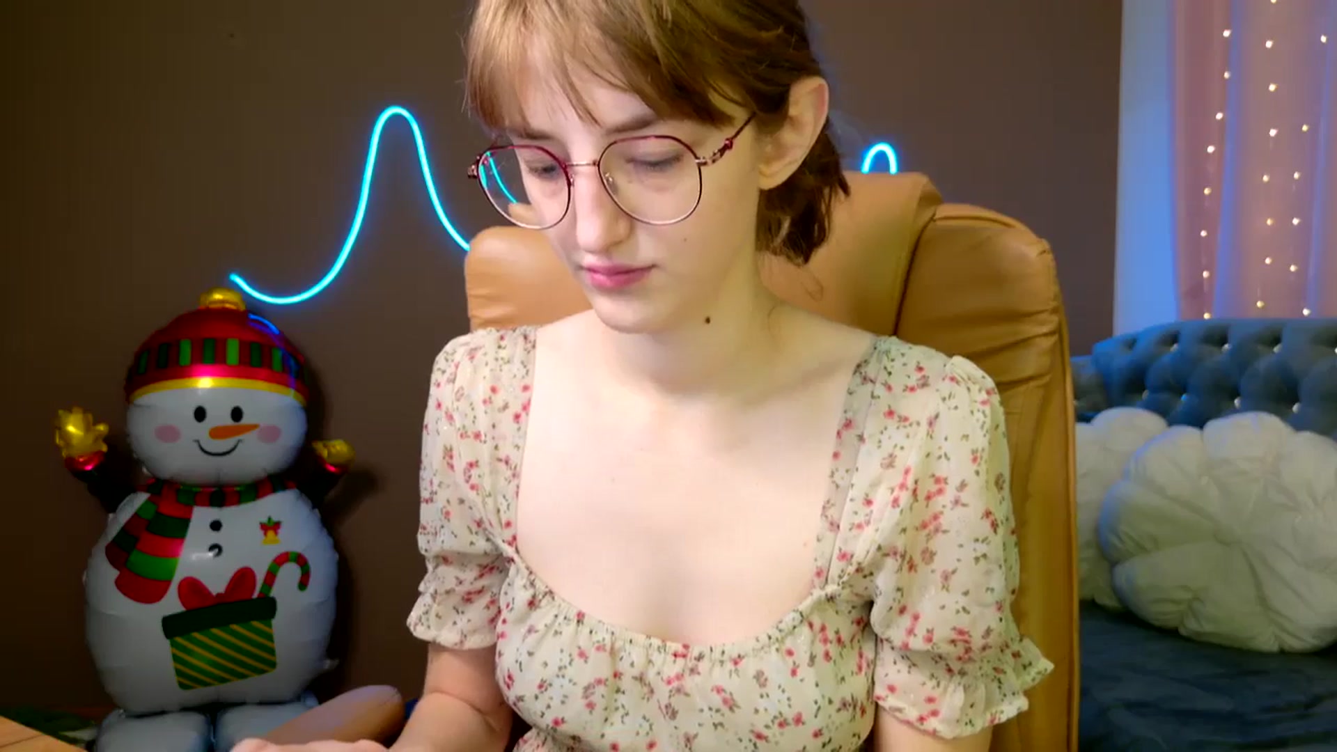 Gallery image thumbnail from EmyLure's myfreecams stream on, 11/27/2025, 20:07 image 18 of 20