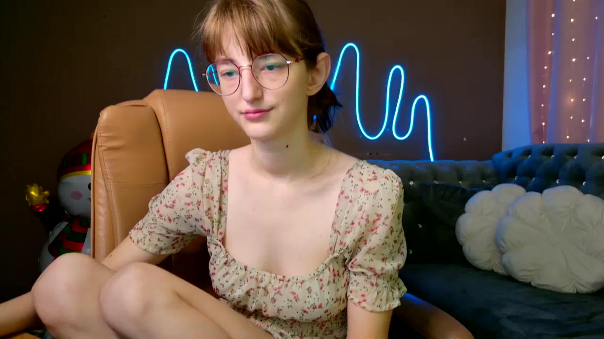 Gallery image thumbnail from EmyLure's myfreecams stream on, 11/27/2025, 20:07 image 6 of 20