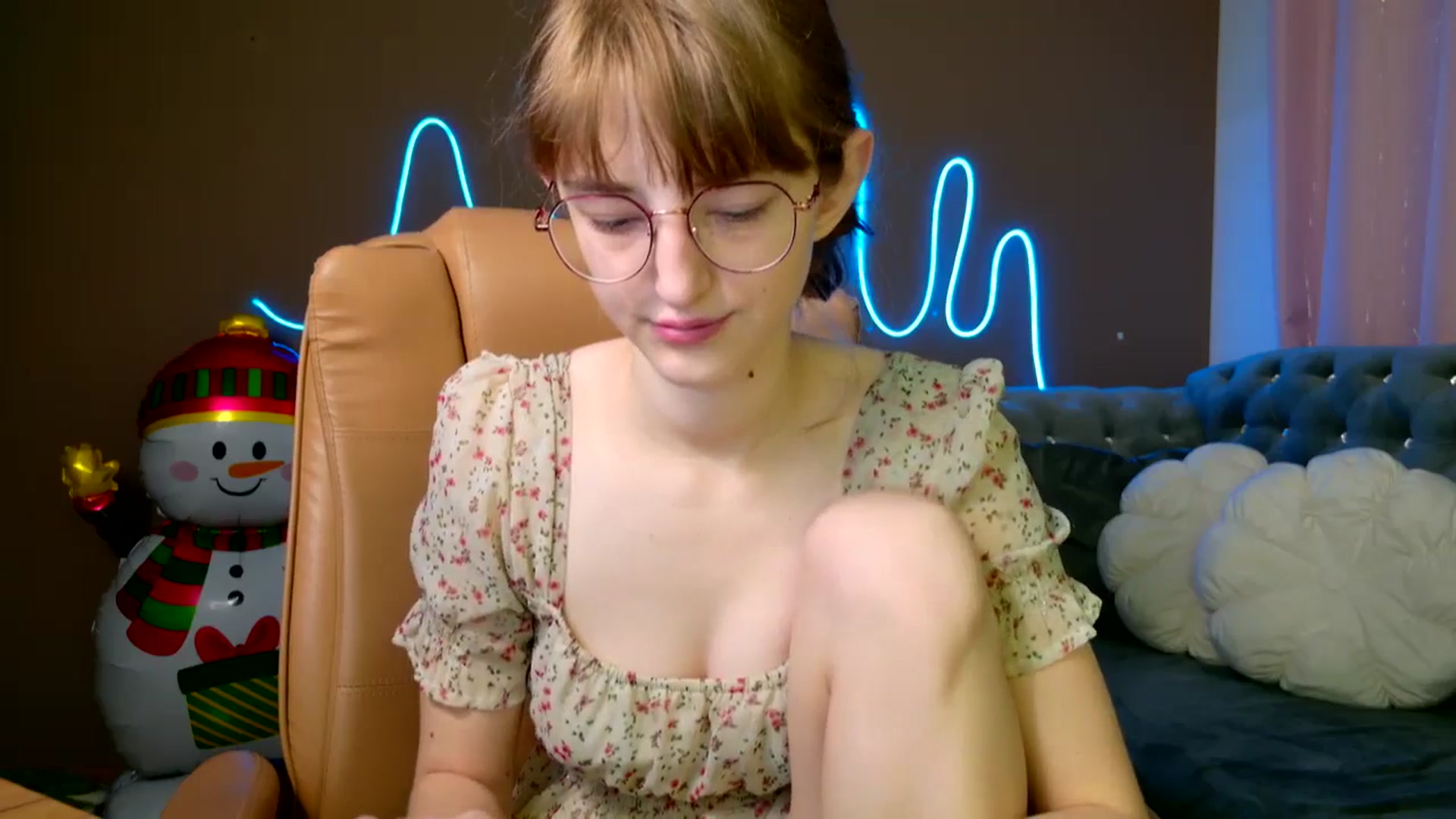 Gallery image thumbnail from EmyLure's myfreecams stream on, 11/27/2025, 20:07 image 5 of 20