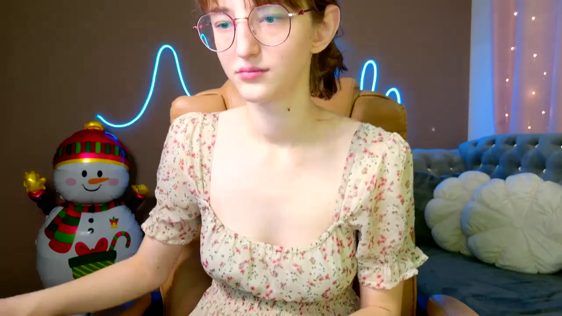 Gallery image thumbnail from EmyLure's myfreecams stream on, 11/27/2025, 20:07 image 14 of 20