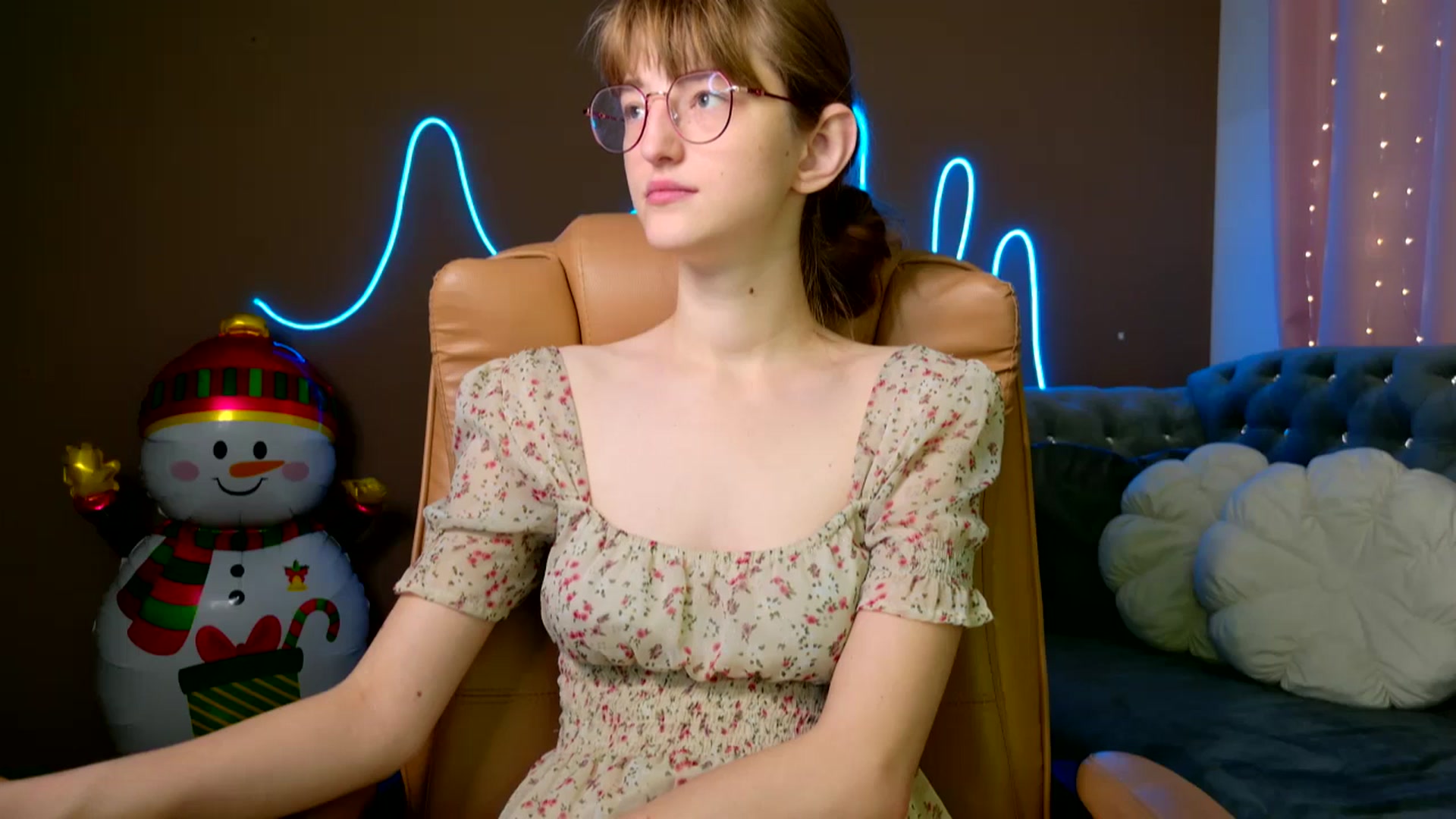 Gallery image thumbnail from EmyLure's myfreecams stream on, 11/27/2025, 20:07 image 11 of 20
