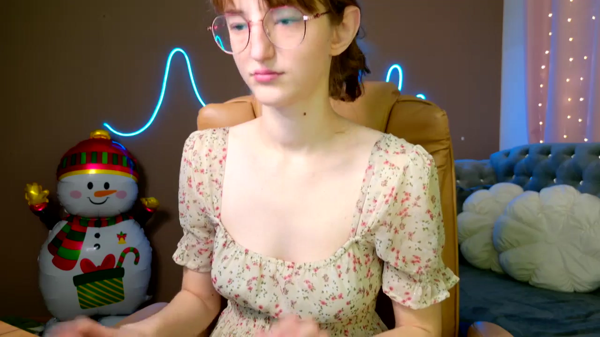 Gallery image thumbnail from EmyLure's myfreecams stream on, 11/27/2025, 20:07 image 15 of 20