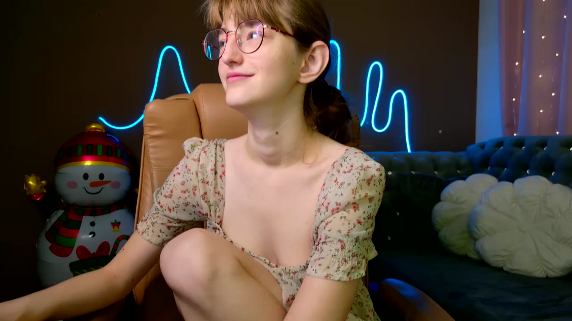 Gallery image thumbnail from EmyLure's myfreecams stream on, 11/27/2025, 20:07 image 1 of 20