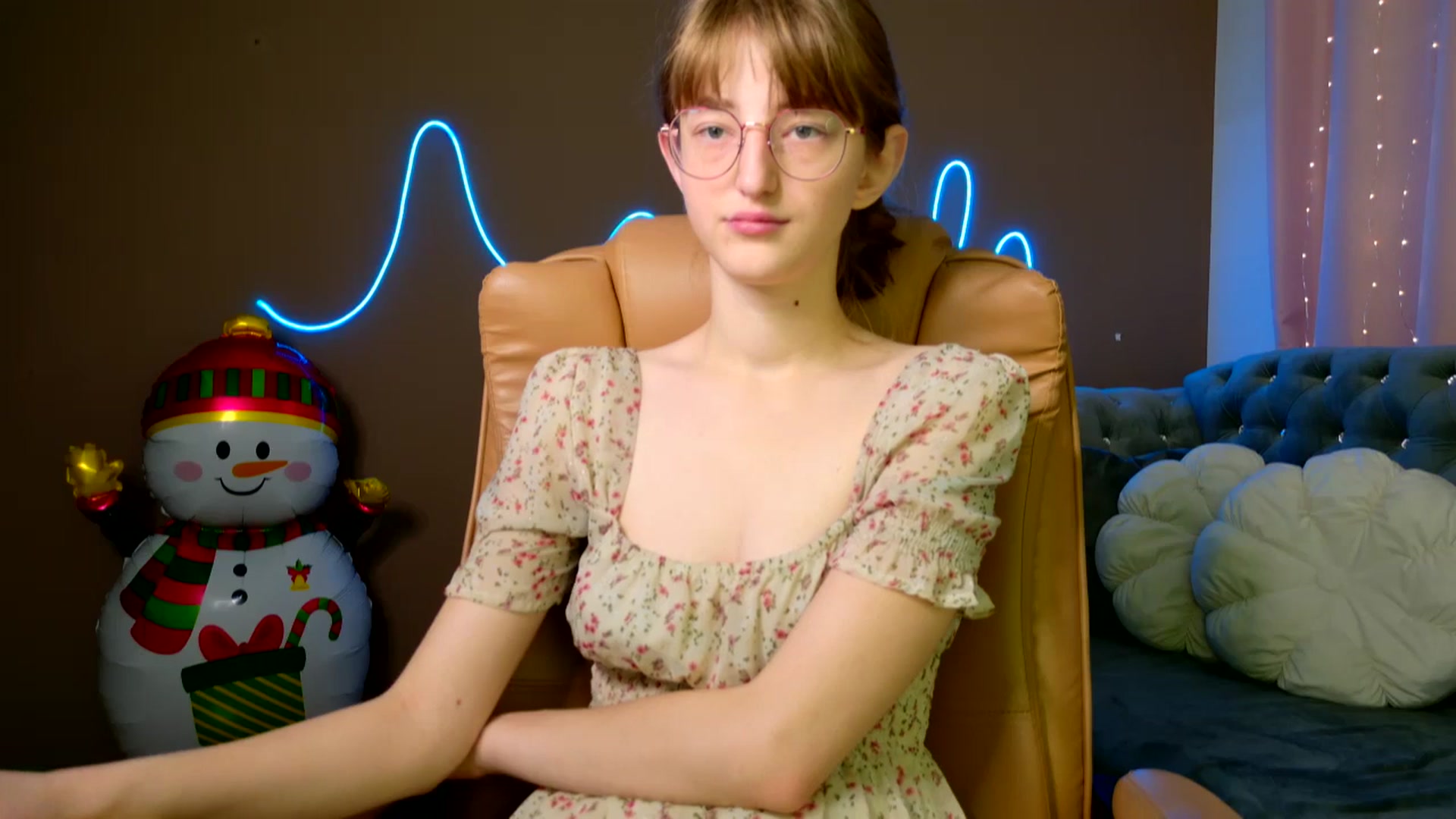 Gallery image thumbnail from EmyLure's myfreecams stream on, 11/27/2025, 20:07 image 13 of 20