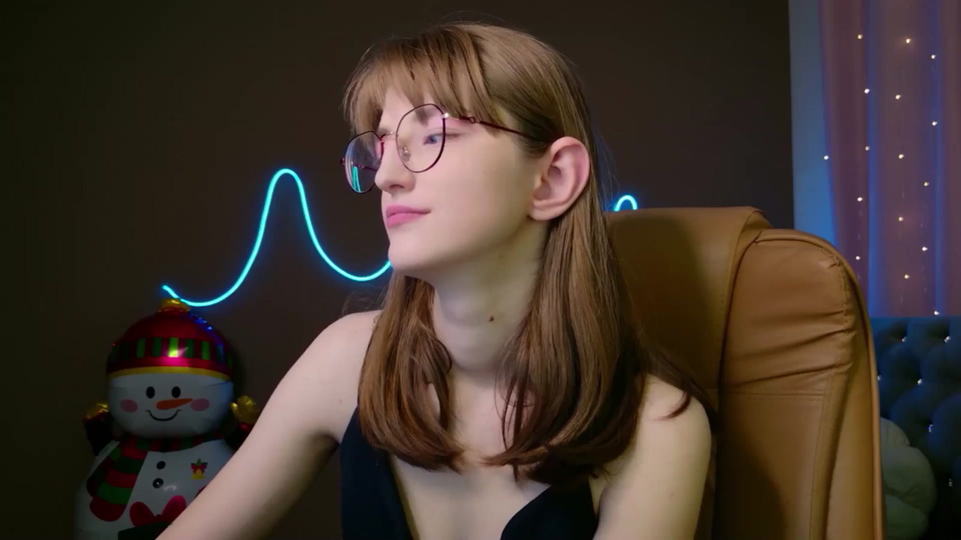 Gallery image thumbnail from EmyLure's myfreecams stream on, 12/02/2025, 20:33 image 9 of 20
