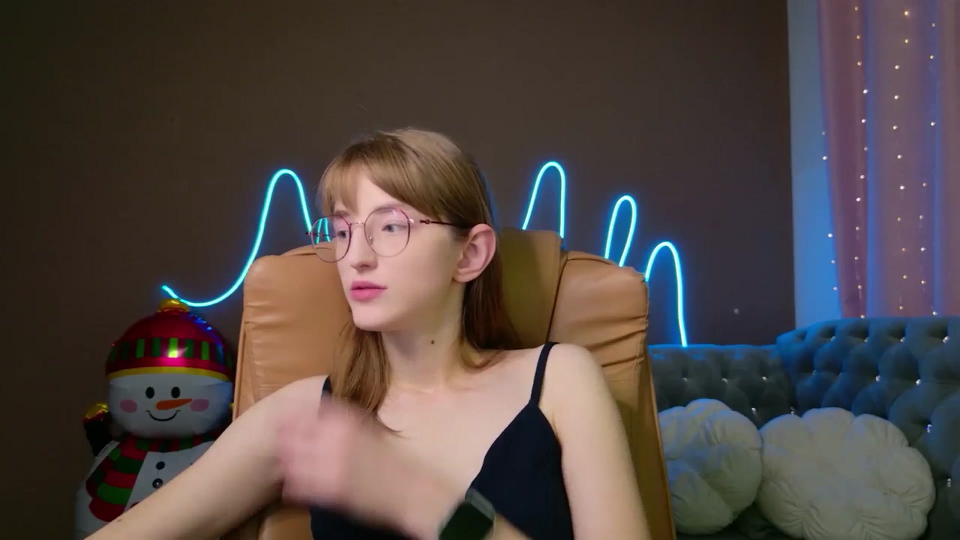 Gallery image thumbnail from EmyLure's myfreecams stream on, 12/02/2025, 20:33 image 19 of 20