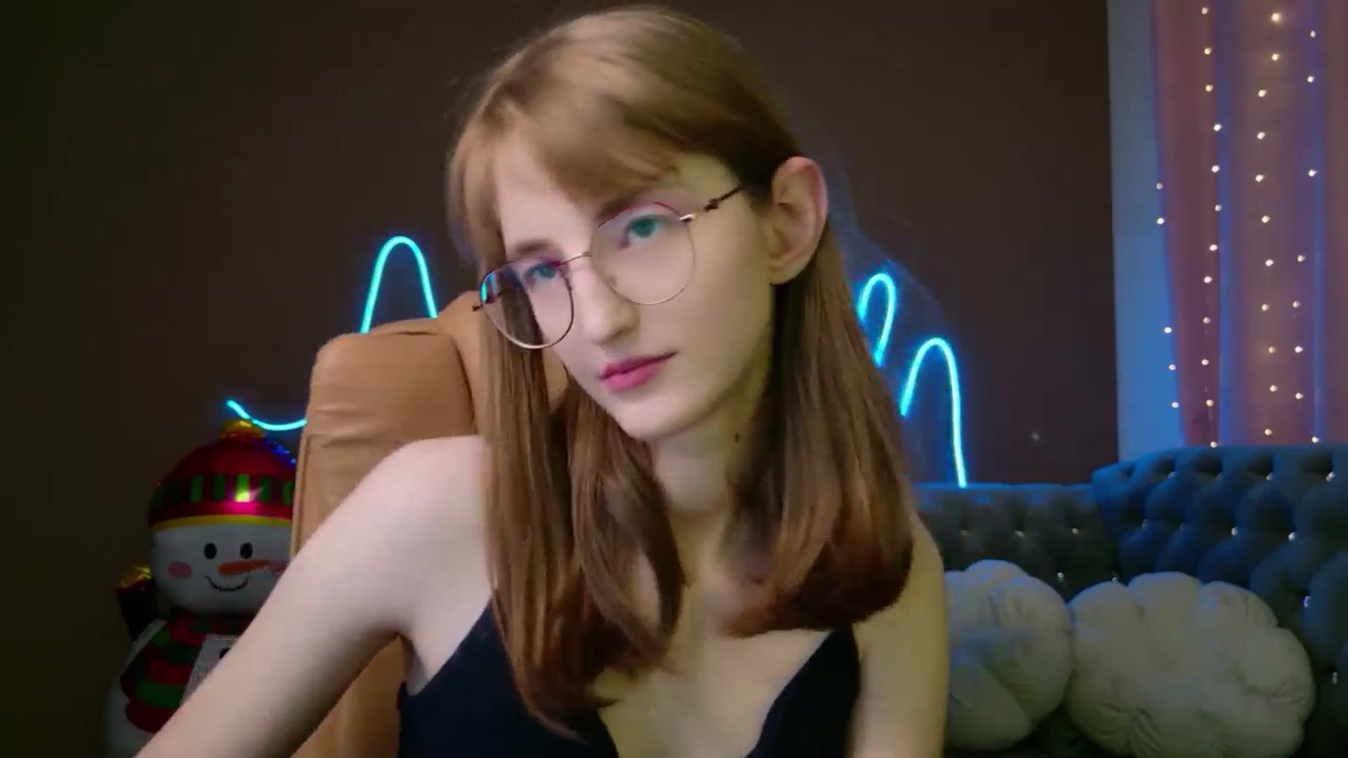 Gallery image thumbnail from EmyLure's myfreecams stream on, 12/02/2025, 20:33 image 13 of 20