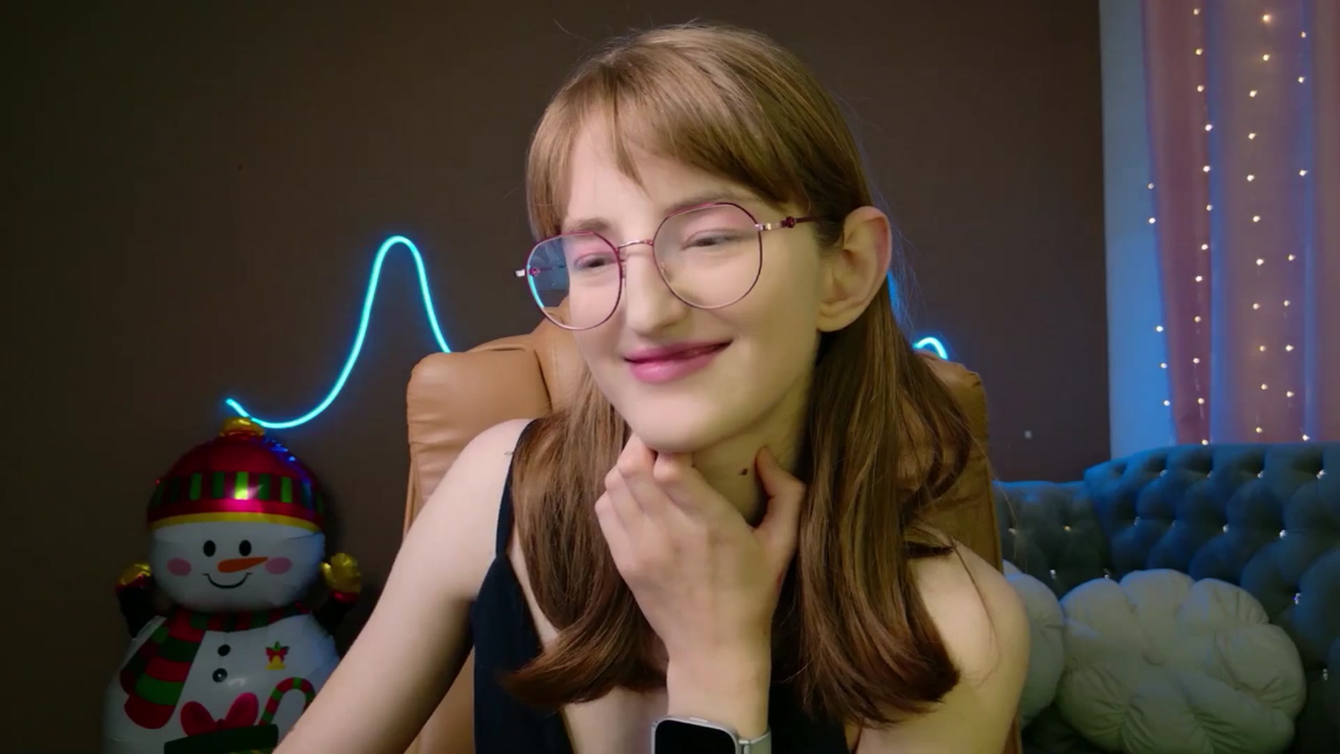 Gallery image thumbnail from EmyLure's myfreecams stream on, 12/02/2025, 20:33 image 17 of 20