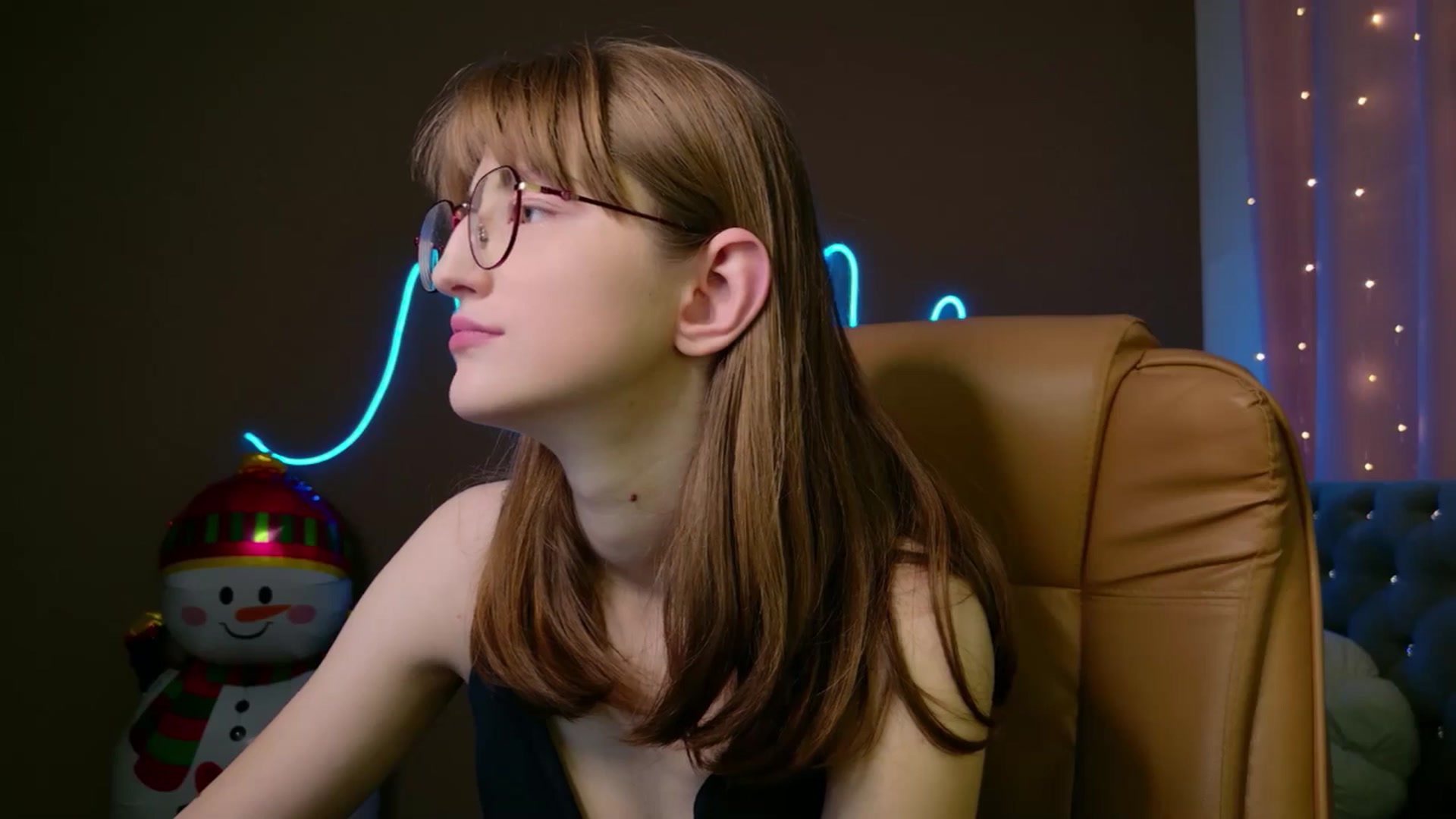 Gallery image thumbnail from EmyLure's myfreecams stream on, 12/02/2025, 20:33 image 8 of 20