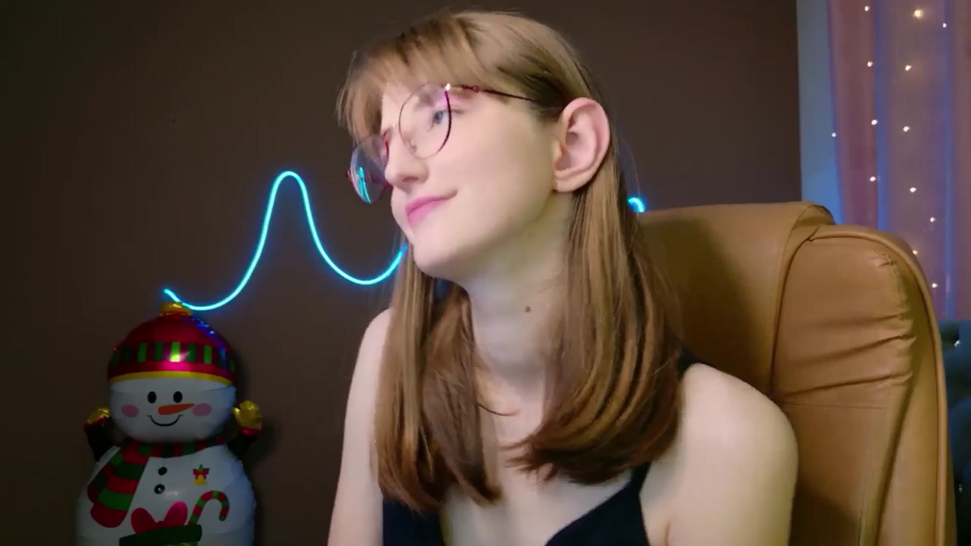 Gallery image thumbnail from EmyLure's myfreecams stream on, 12/02/2025, 20:33 image 11 of 20