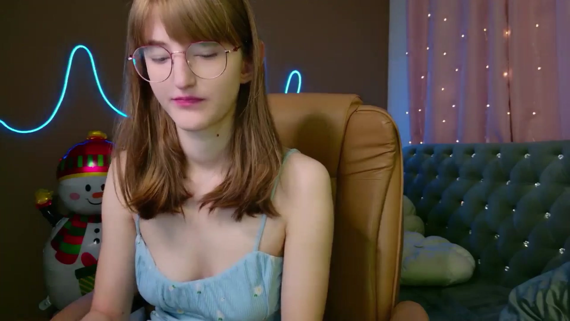 Gallery image thumbnail from EmyLure's myfreecams stream on, 12/06/2025, 17:31 image 5 of 20