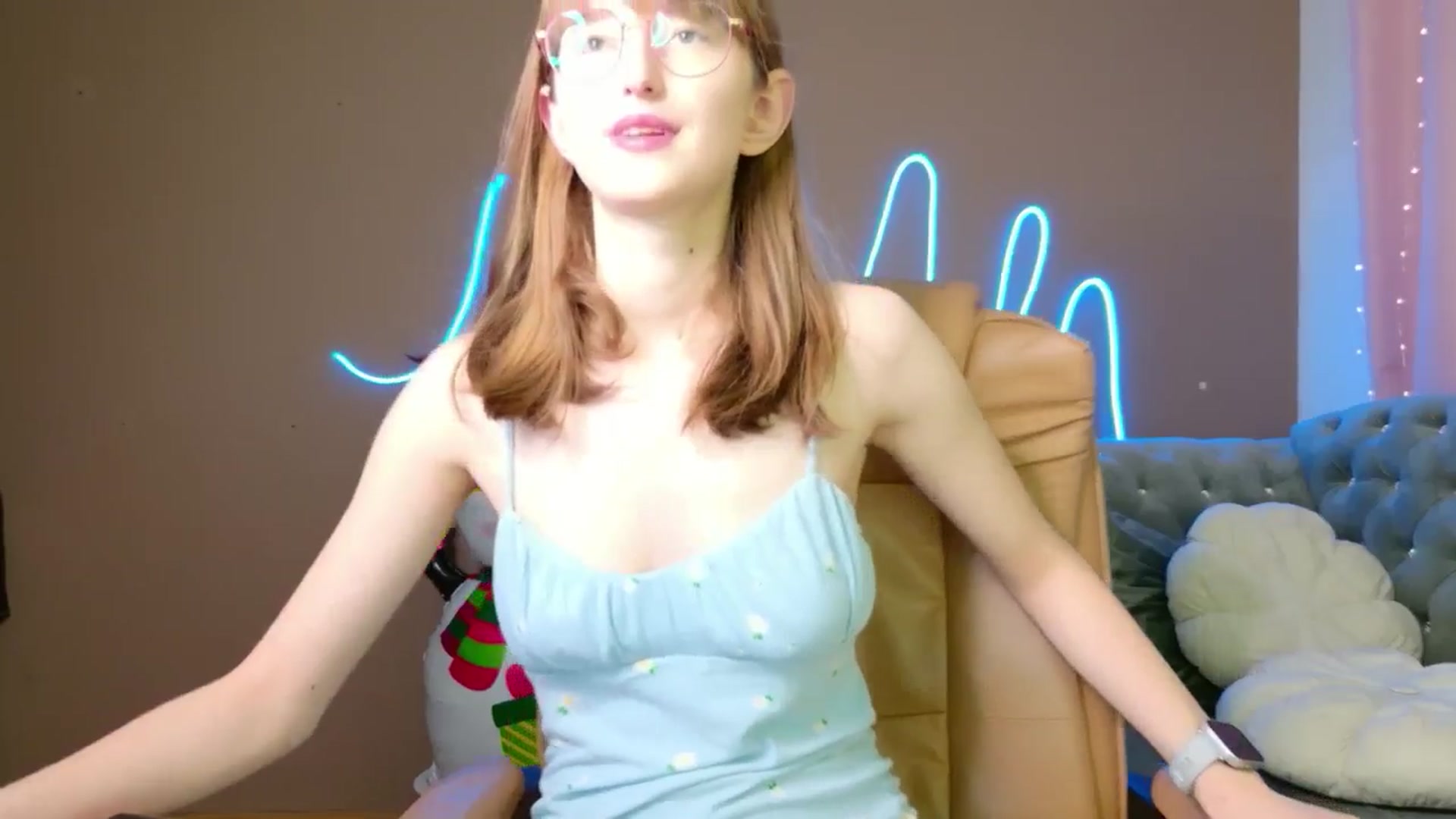 Gallery image thumbnail from EmyLure's myfreecams stream on, 12/06/2025, 17:31 image 12 of 20
