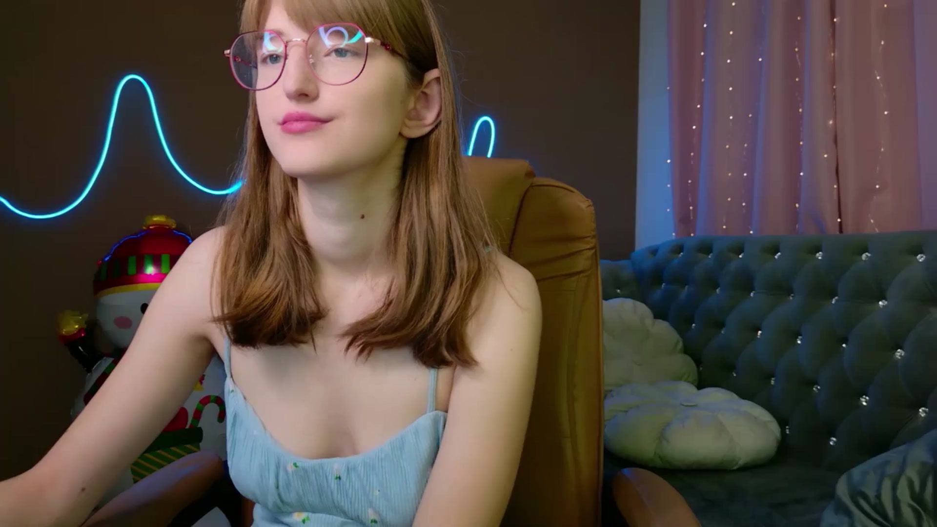 Gallery image thumbnail from EmyLure's myfreecams stream on, 12/06/2025, 17:31 image 1 of 20