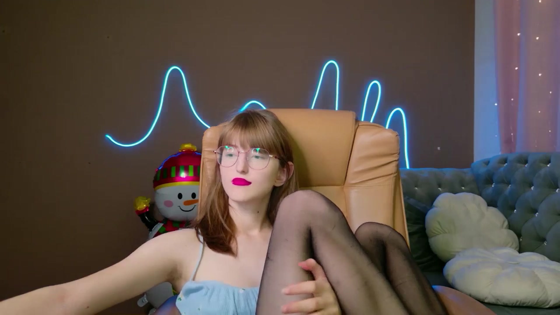 Gallery image thumbnail from EmyLure's myfreecams stream on, 12/06/2025, 18:54 image 18 of 20