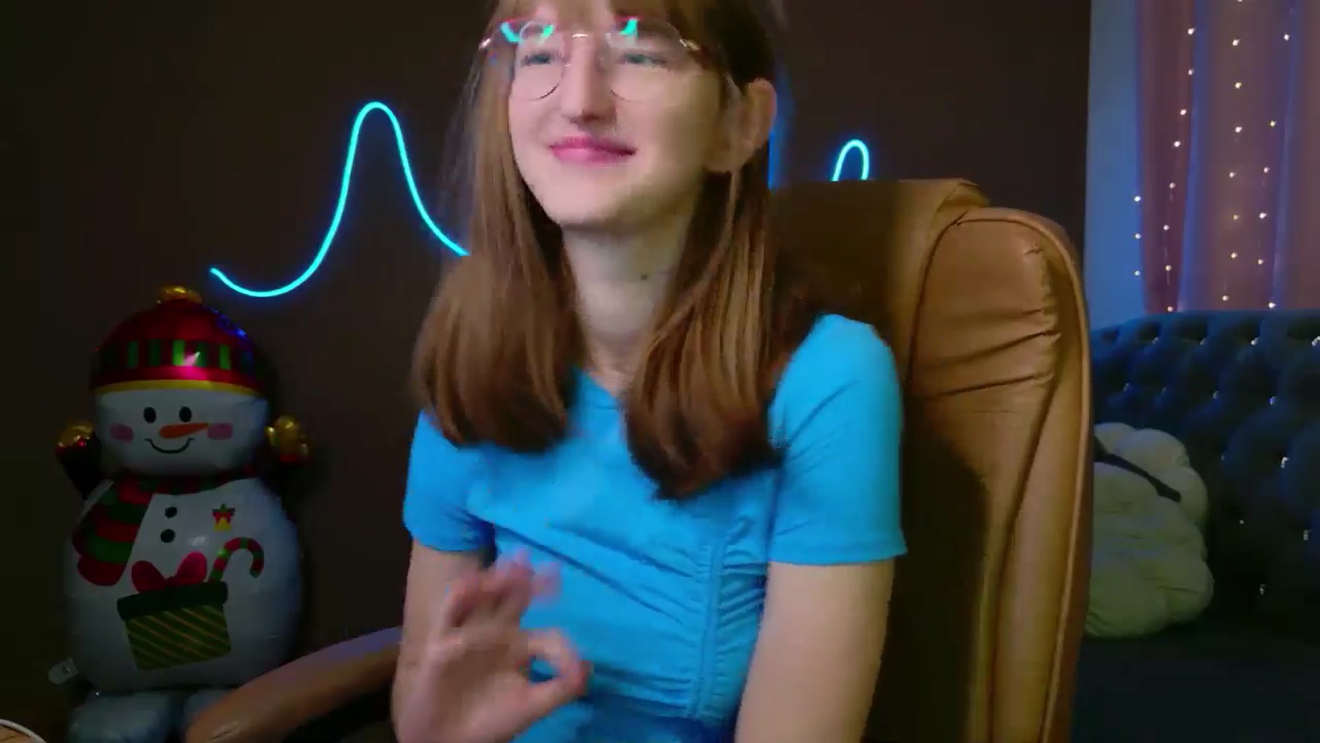 Gallery image thumbnail from EmyLure's myfreecams stream on, 12/07/2025, 16:51 image 5 of 20