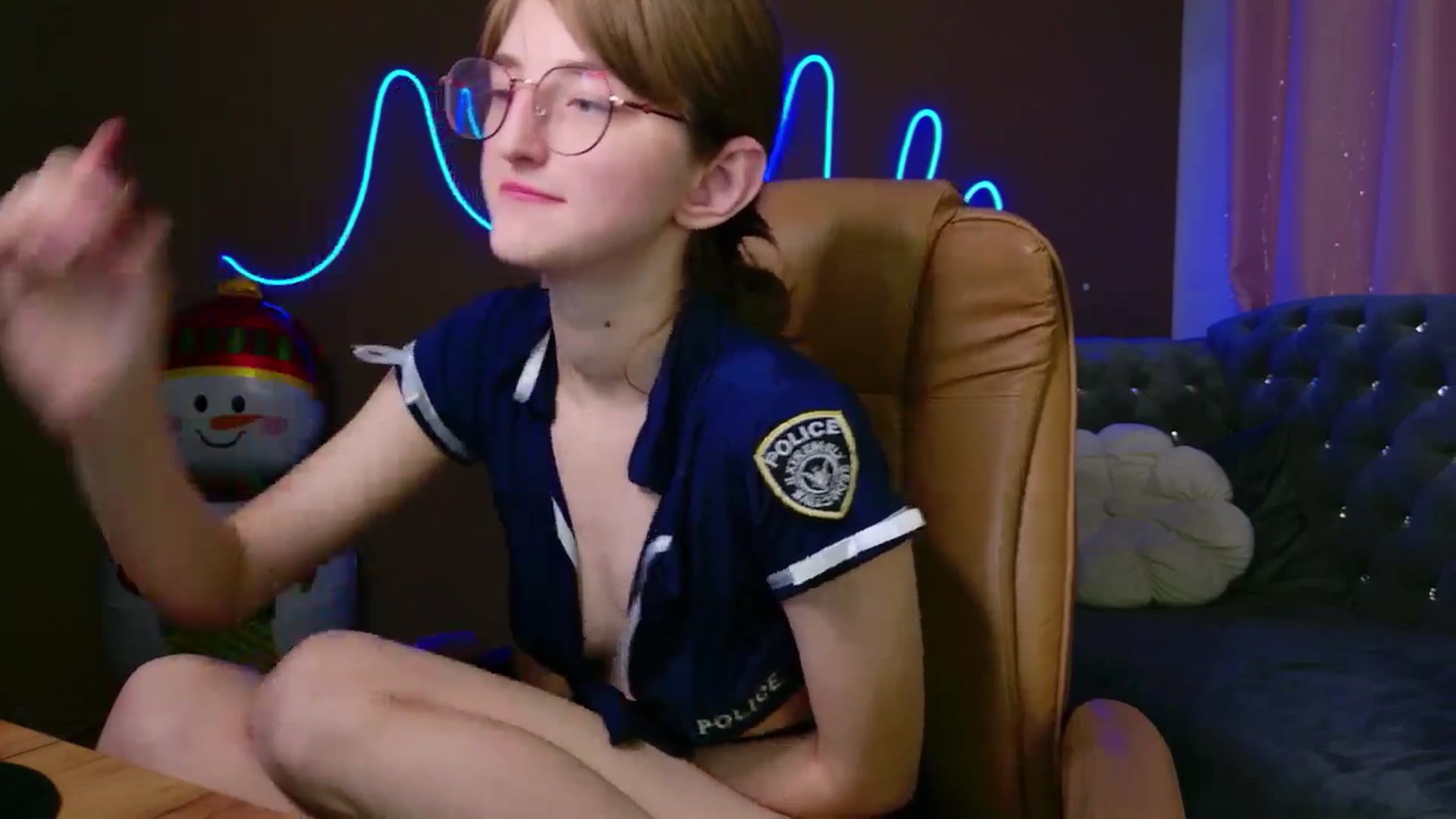 Gallery image thumbnail from EmyLure's myfreecams stream on, 12/29/2025, 12:30 image 15 of 20