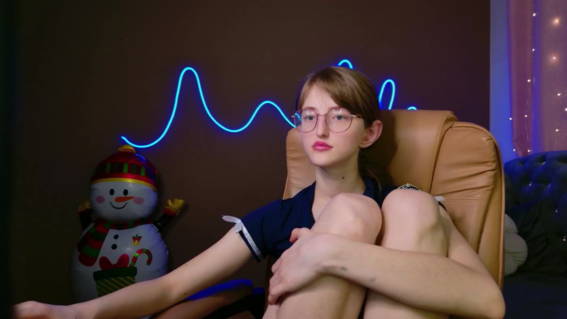 Gallery image thumbnail from EmyLure's myfreecams stream on, 12/29/2025, 13:48 image 15 of 20