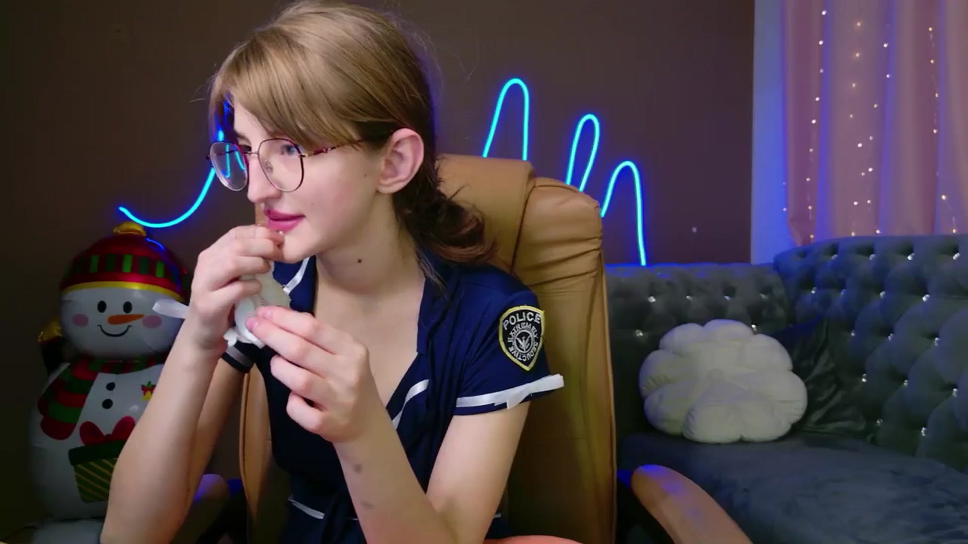 Gallery image thumbnail from EmyLure's myfreecams stream on, 12/29/2025, 15:29 image 6 of 20
