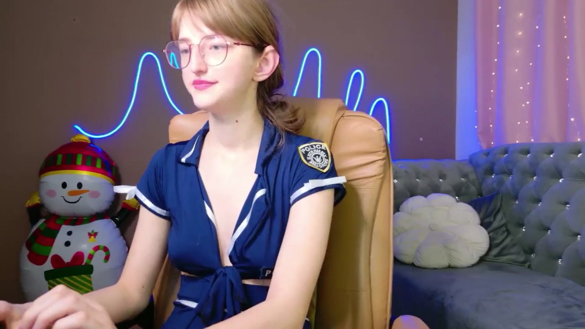 Gallery image thumbnail from EmyLure's myfreecams stream on, 12/29/2025, 15:29 image 14 of 20