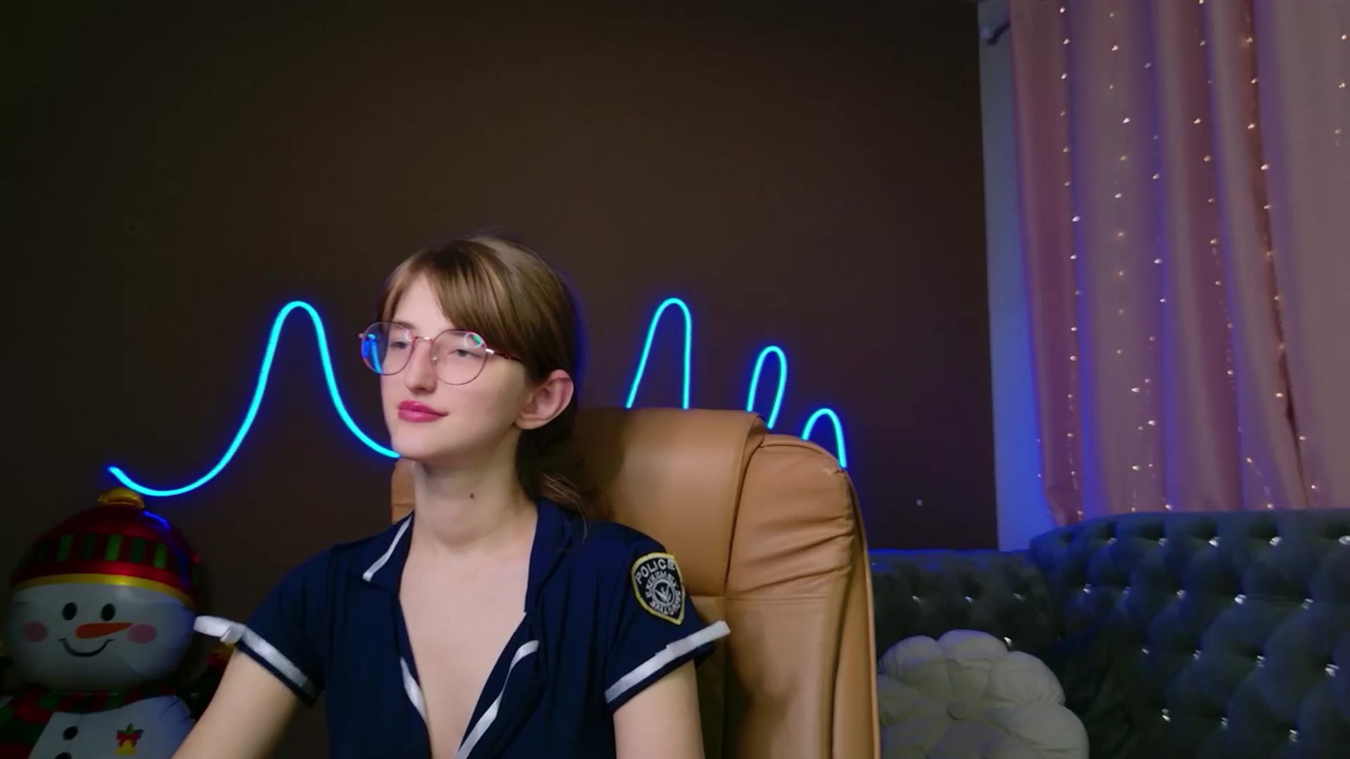 Gallery image thumbnail from EmyLure's myfreecams stream on, 12/29/2025, 15:29 image 3 of 20