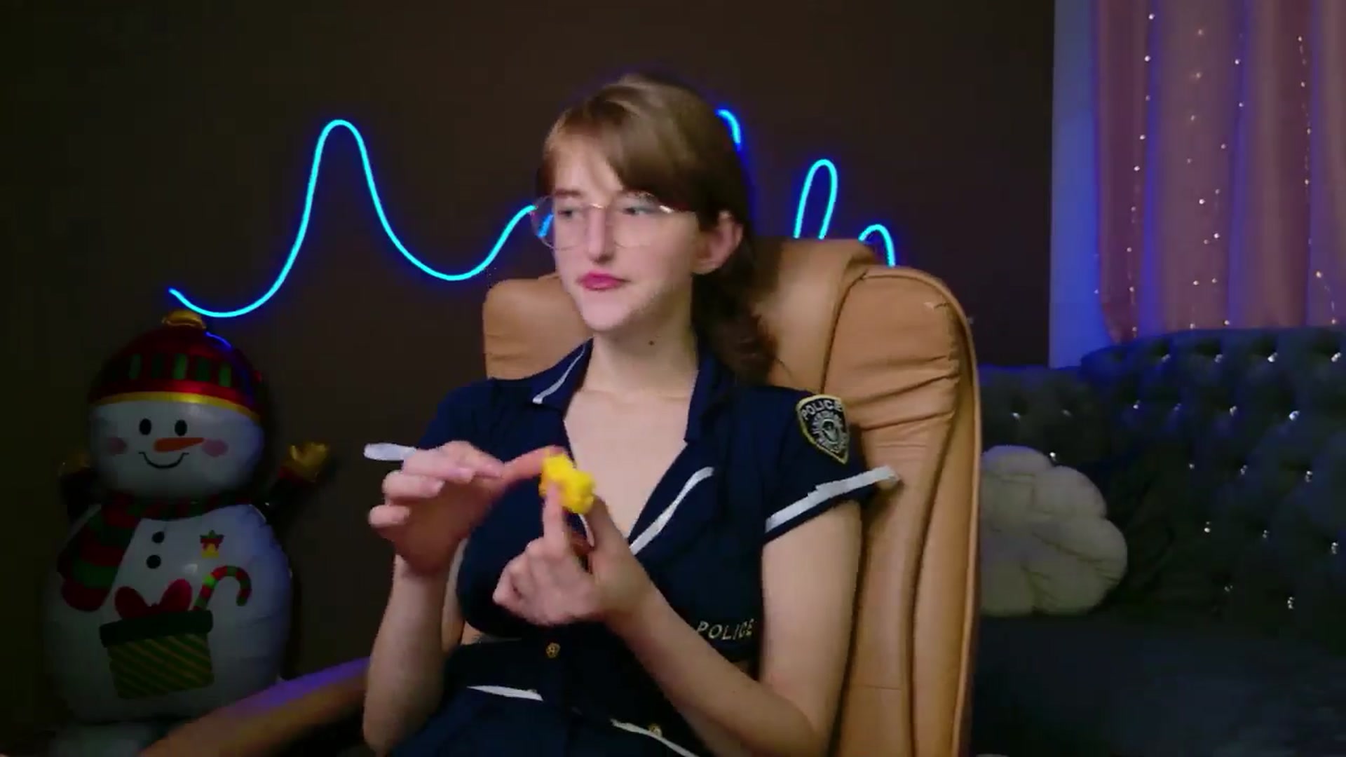 Gallery image thumbnail from EmyLure's myfreecams stream on, 12/29/2025, 15:29 image 16 of 20
