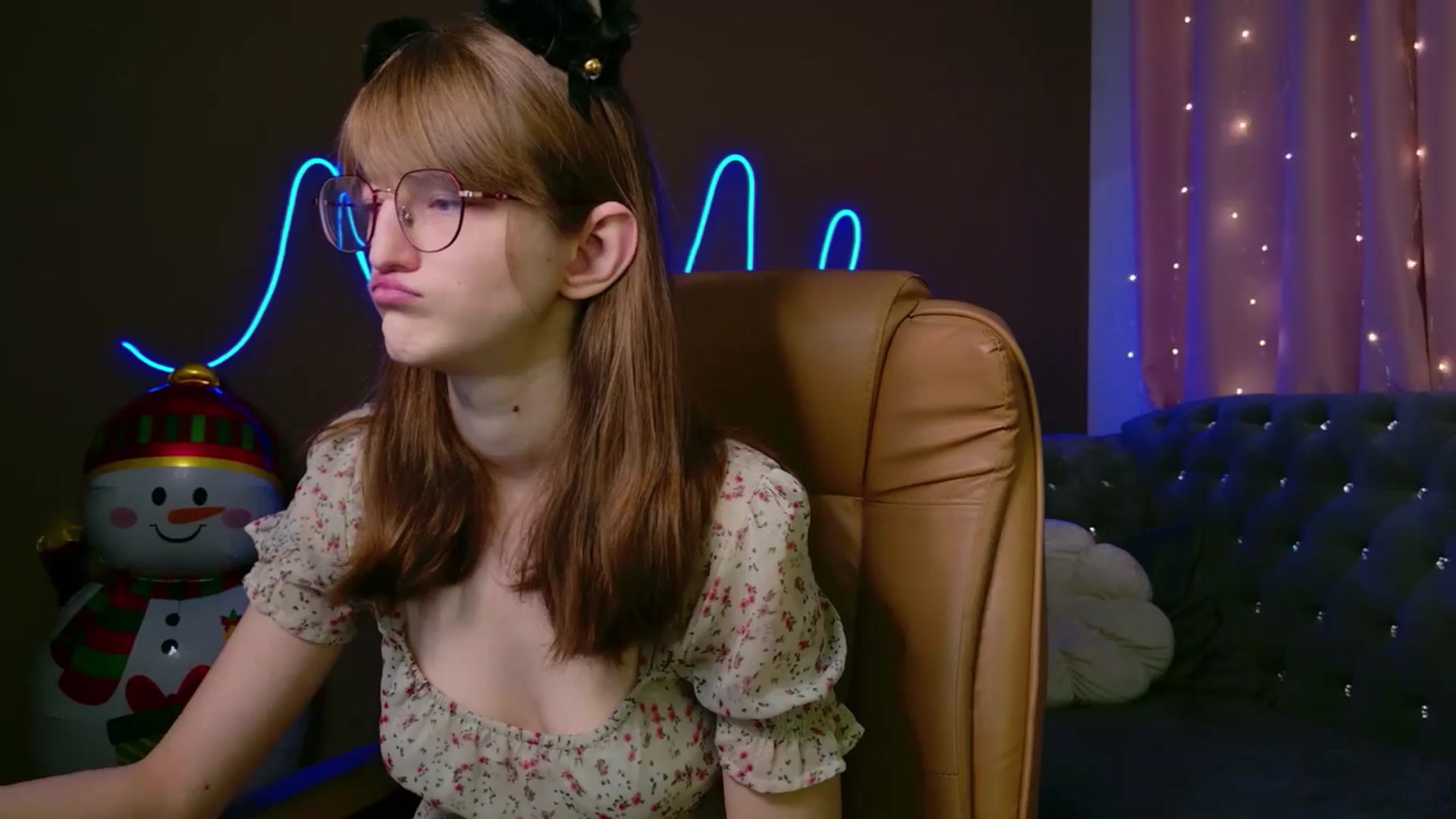 Gallery image thumbnail from EmyLure's myfreecams stream on, 12/30/2025, 17:48 image 4 of 20