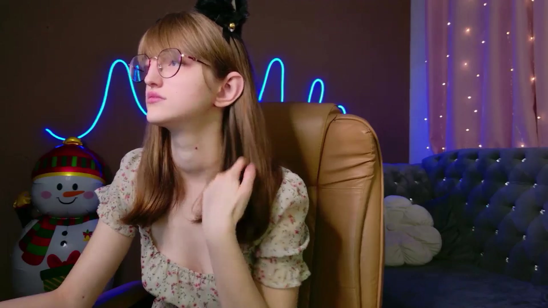 Gallery image thumbnail from EmyLure's myfreecams stream on, 12/30/2025, 17:48 image 5 of 20