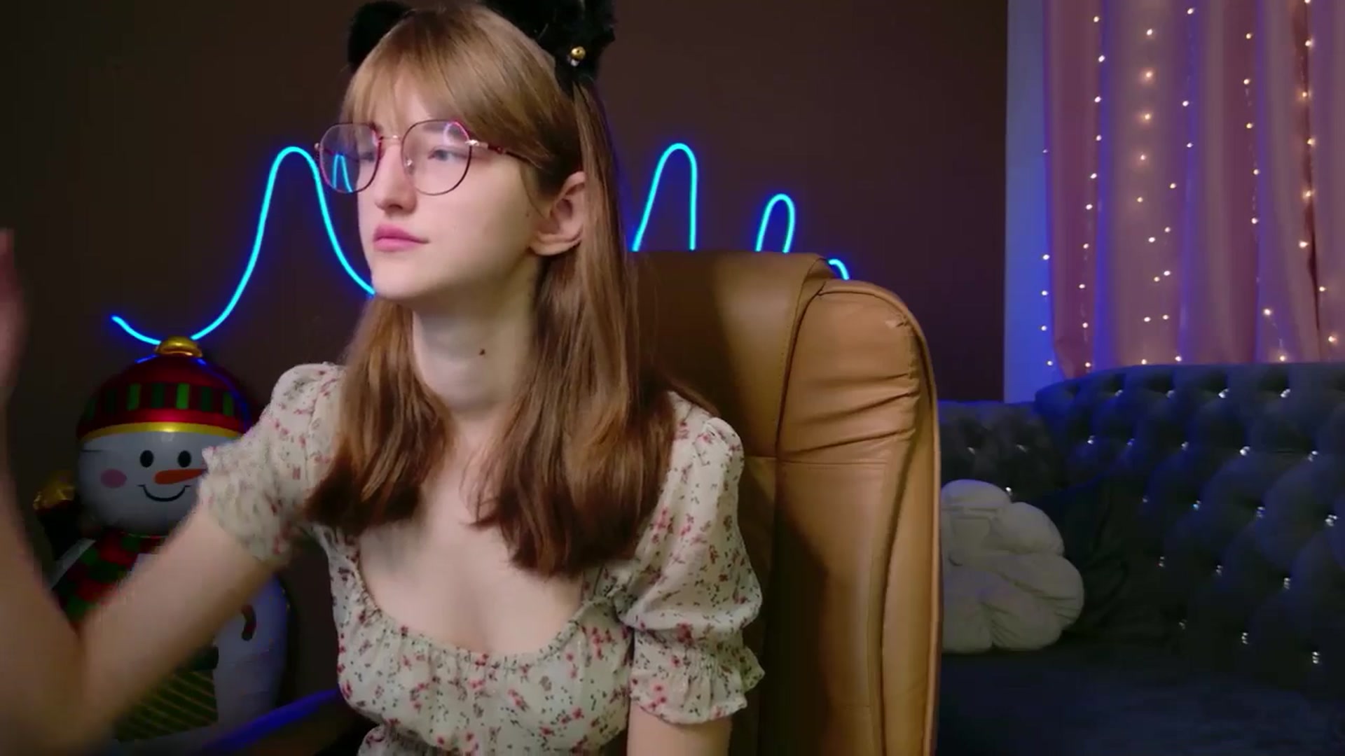 Gallery image thumbnail from EmyLure's myfreecams stream on, 12/30/2025, 17:48 image 3 of 20