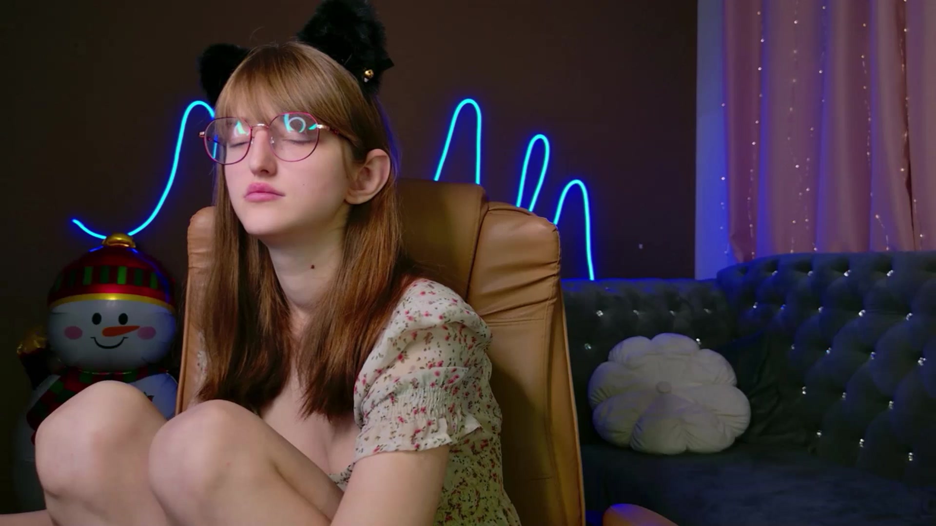 Gallery image thumbnail from EmyLure's myfreecams stream on, 12/30/2025, 17:48 image 13 of 20