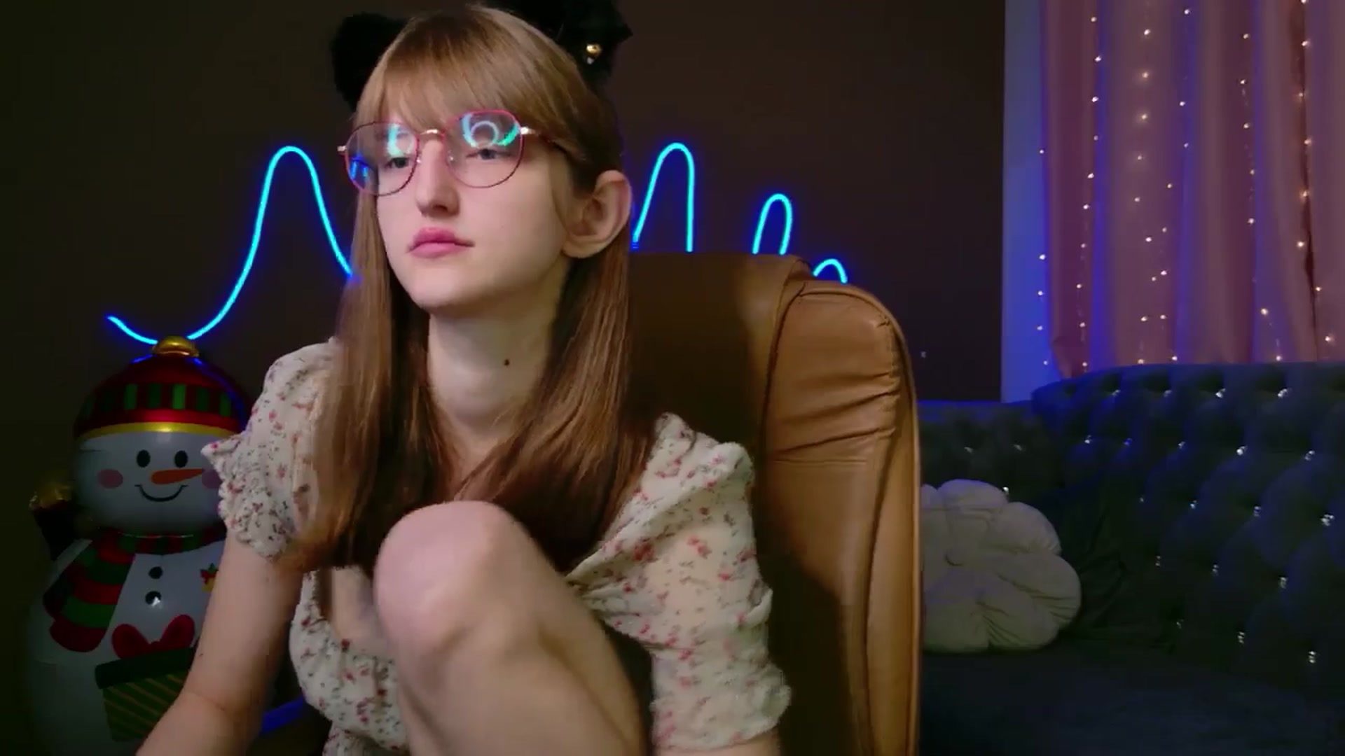 Gallery image thumbnail from EmyLure's myfreecams stream on, 12/30/2025, 17:48 image 7 of 20