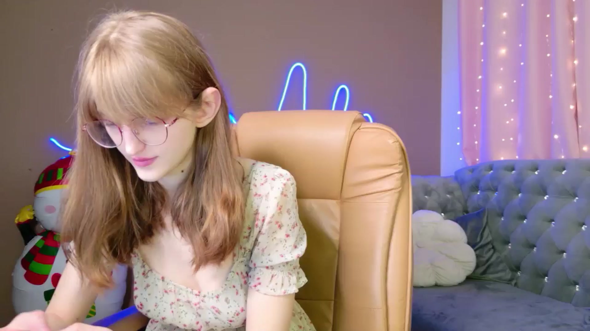 Gallery image thumbnail from EmyLure's myfreecams stream on, 12/30/2025, 17:48 image 1 of 20