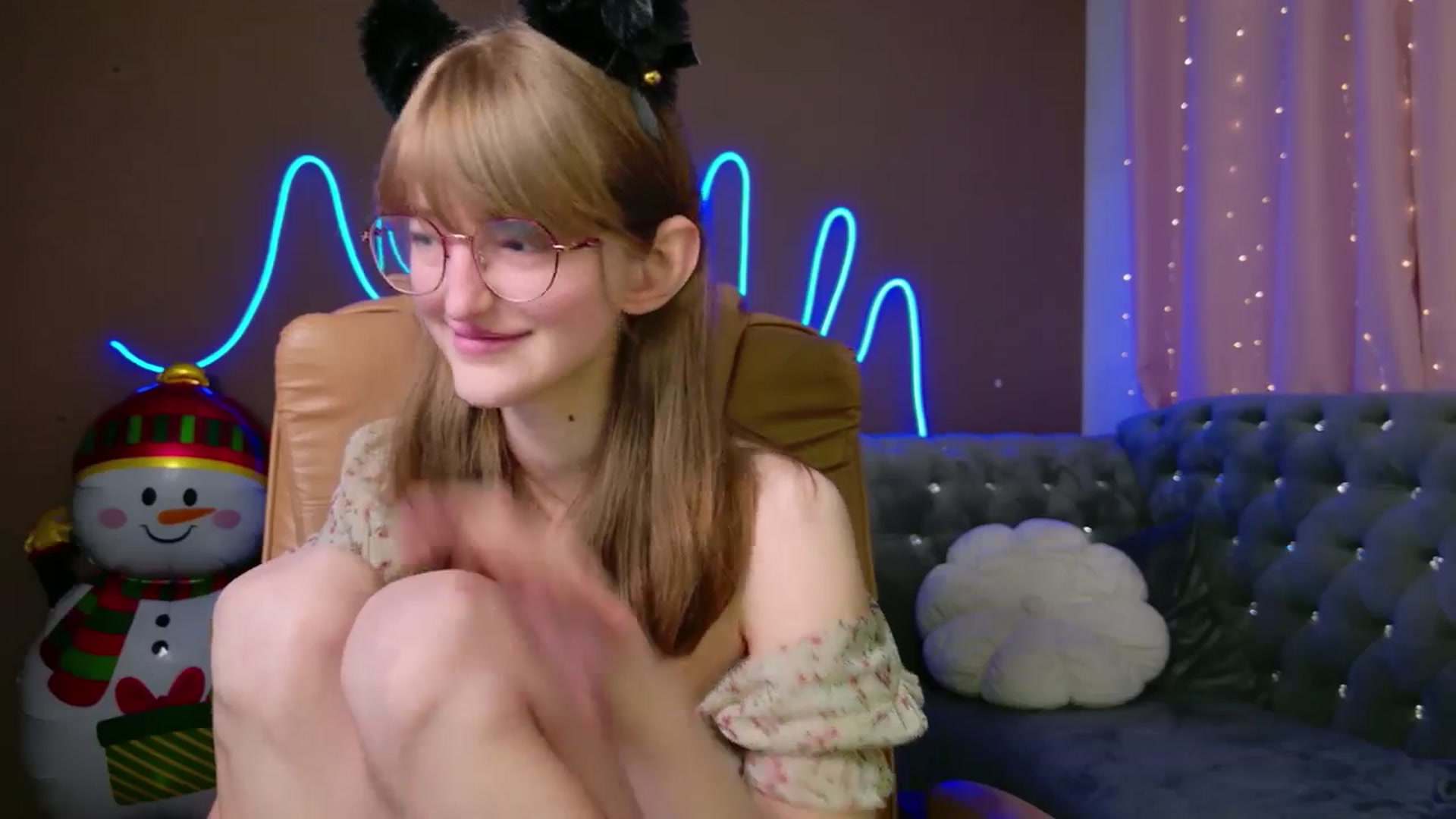 Gallery image thumbnail from EmyLure's myfreecams stream on, 12/30/2025, 17:48 image 16 of 20