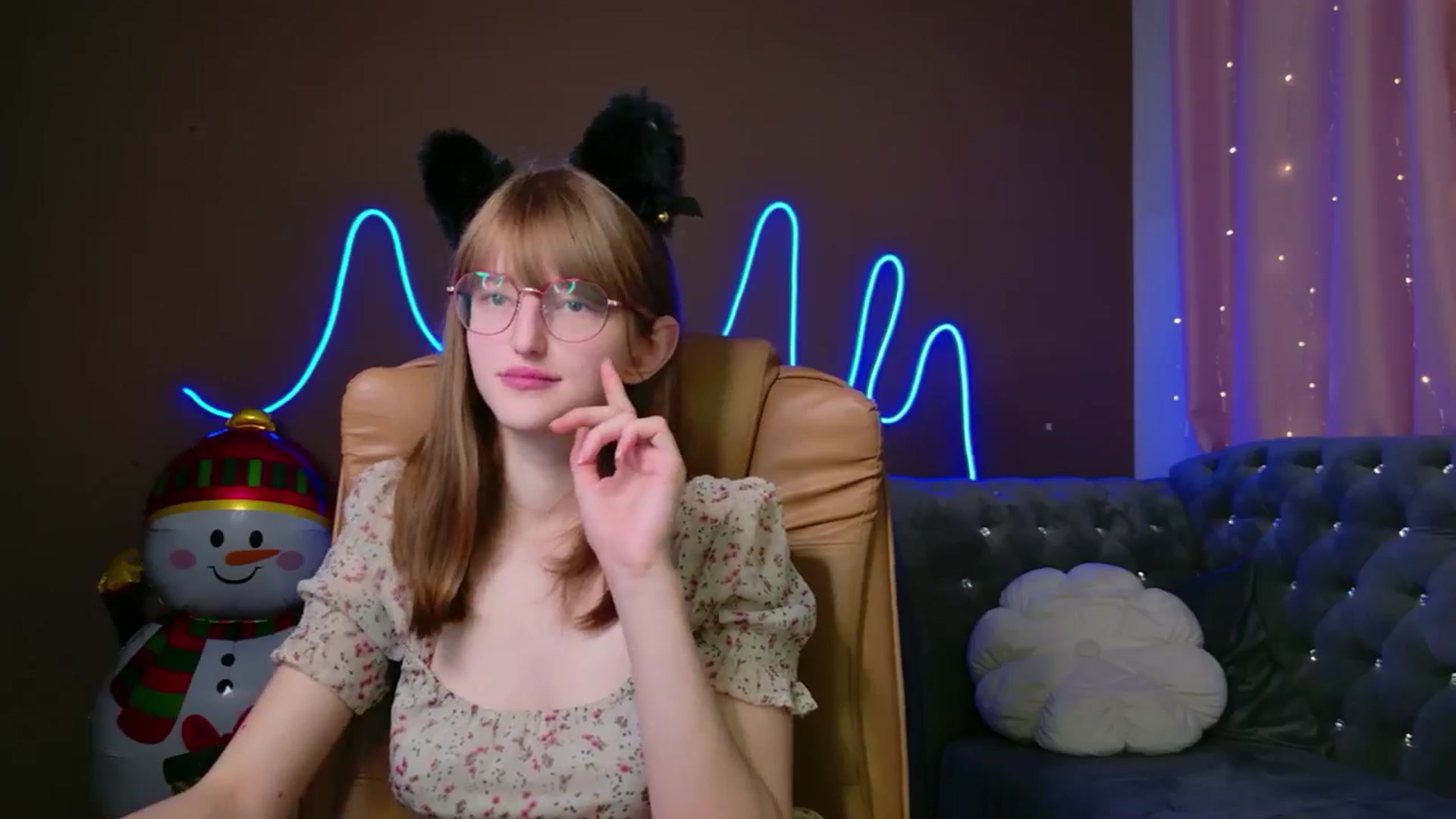 Gallery image thumbnail from EmyLure's myfreecams stream on, 12/30/2025, 18:35 image 19 of 20